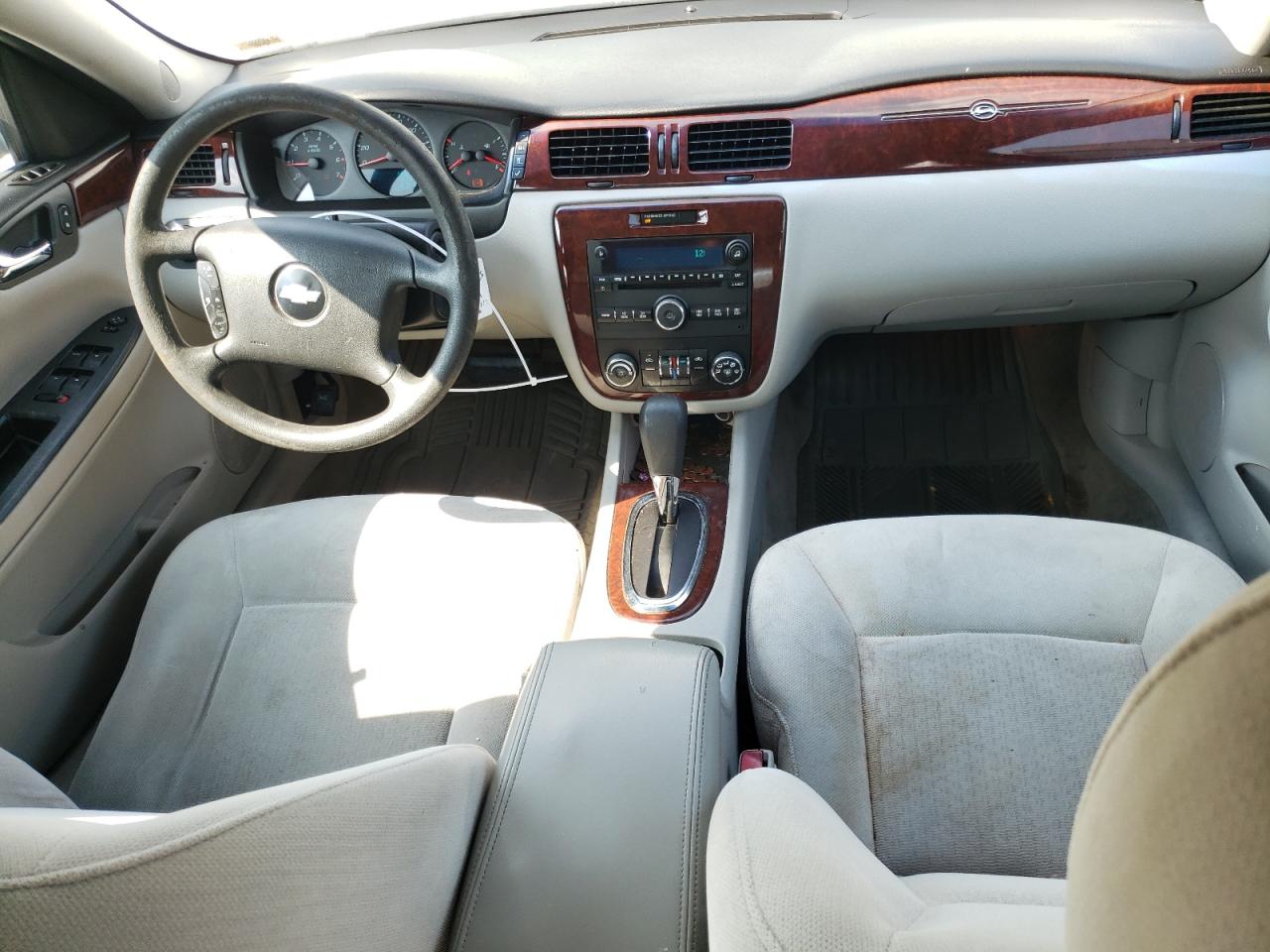 2010 Chevrolet Impala Ls Белый vin: 2G1WA5EK4A1120560