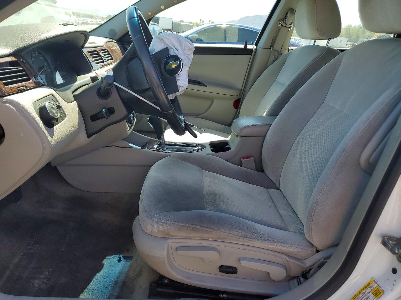 2011 Chevrolet Impala Ls White vin: 2G1WA5EK4B1120284