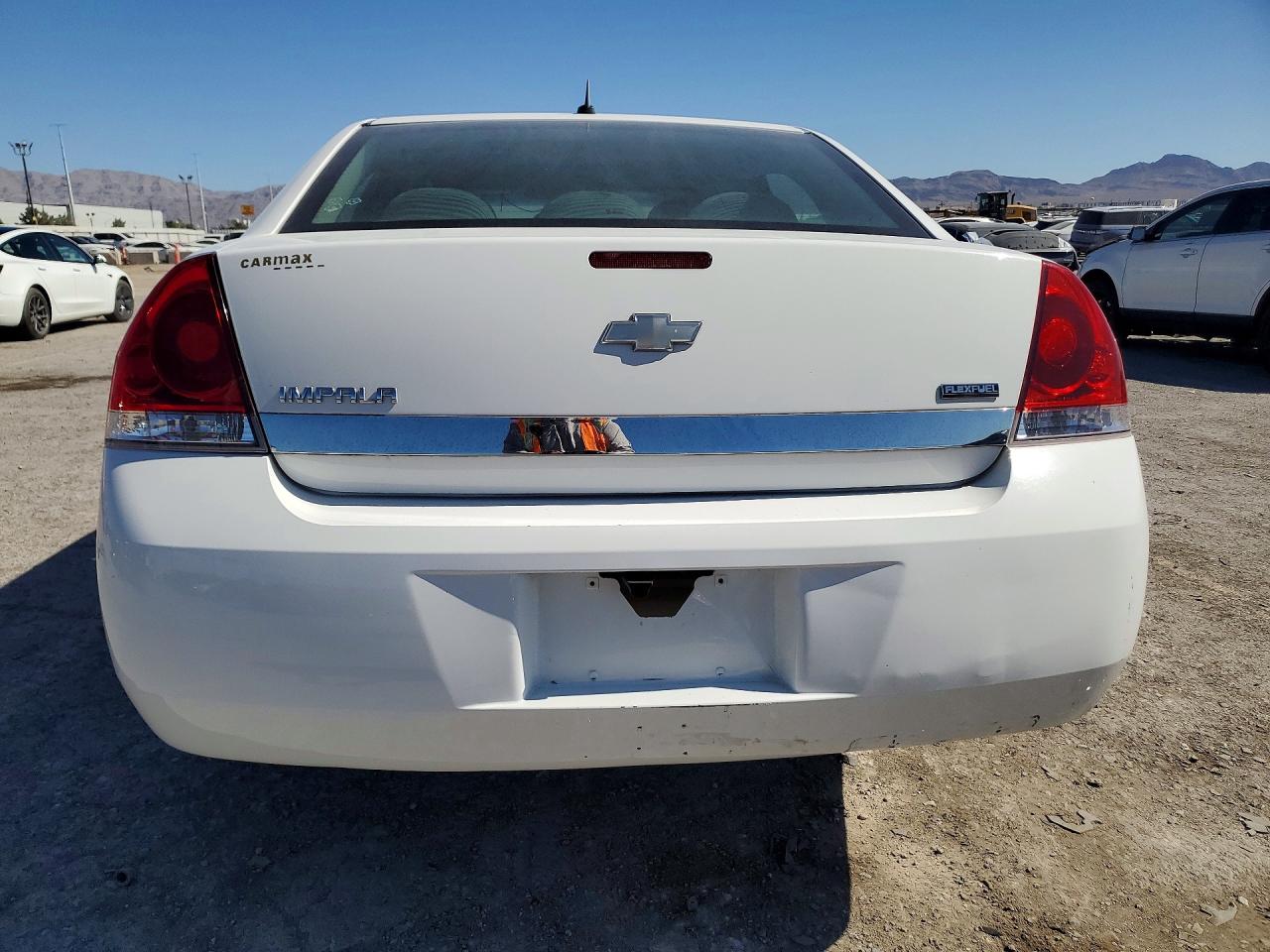 2011 Chevrolet Impala Ls White vin: 2G1WA5EK4B1120284