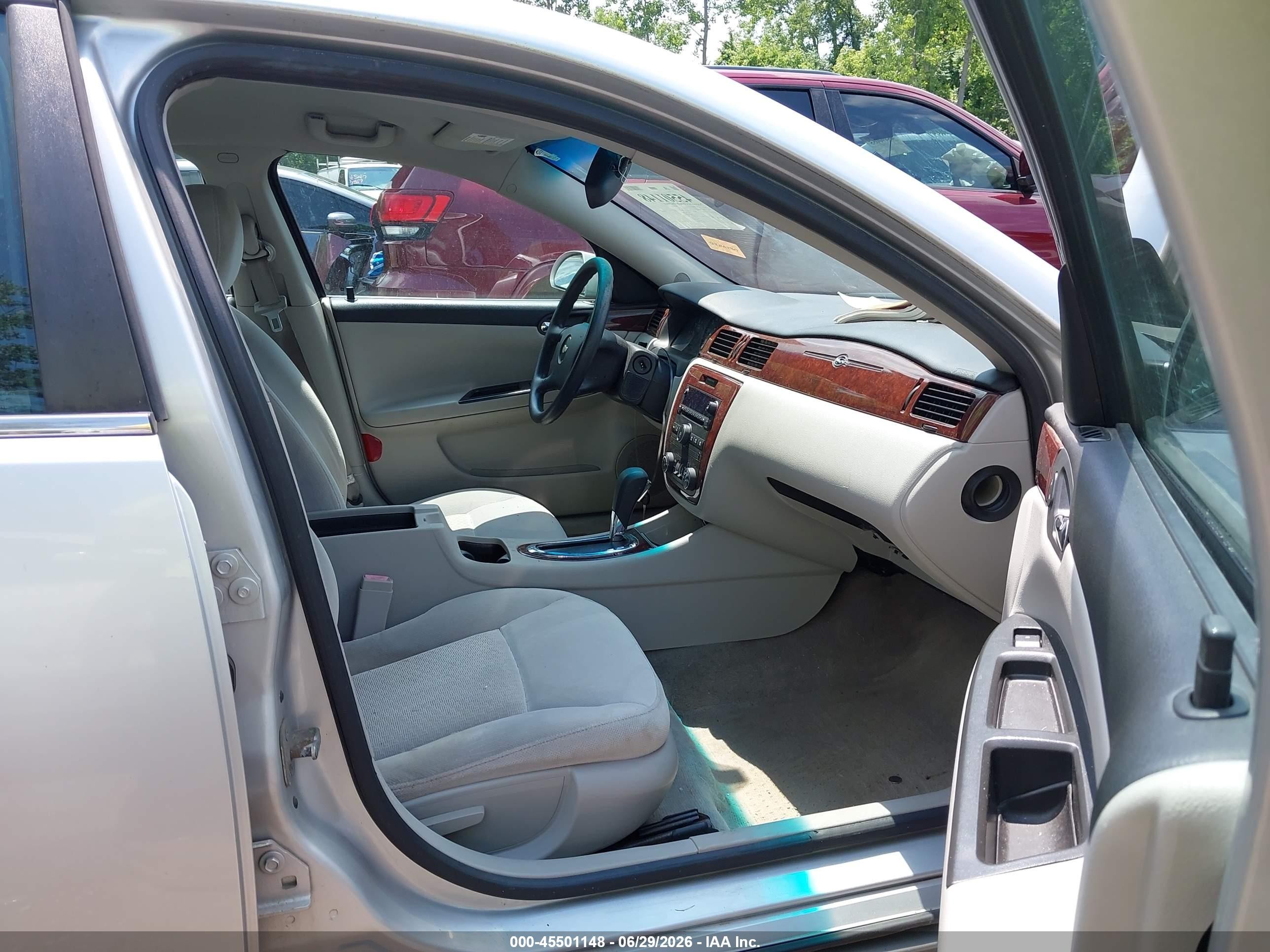 2010 Chevrolet Impala Ls Серебряный vin: 2G1WA5EK5A1107722