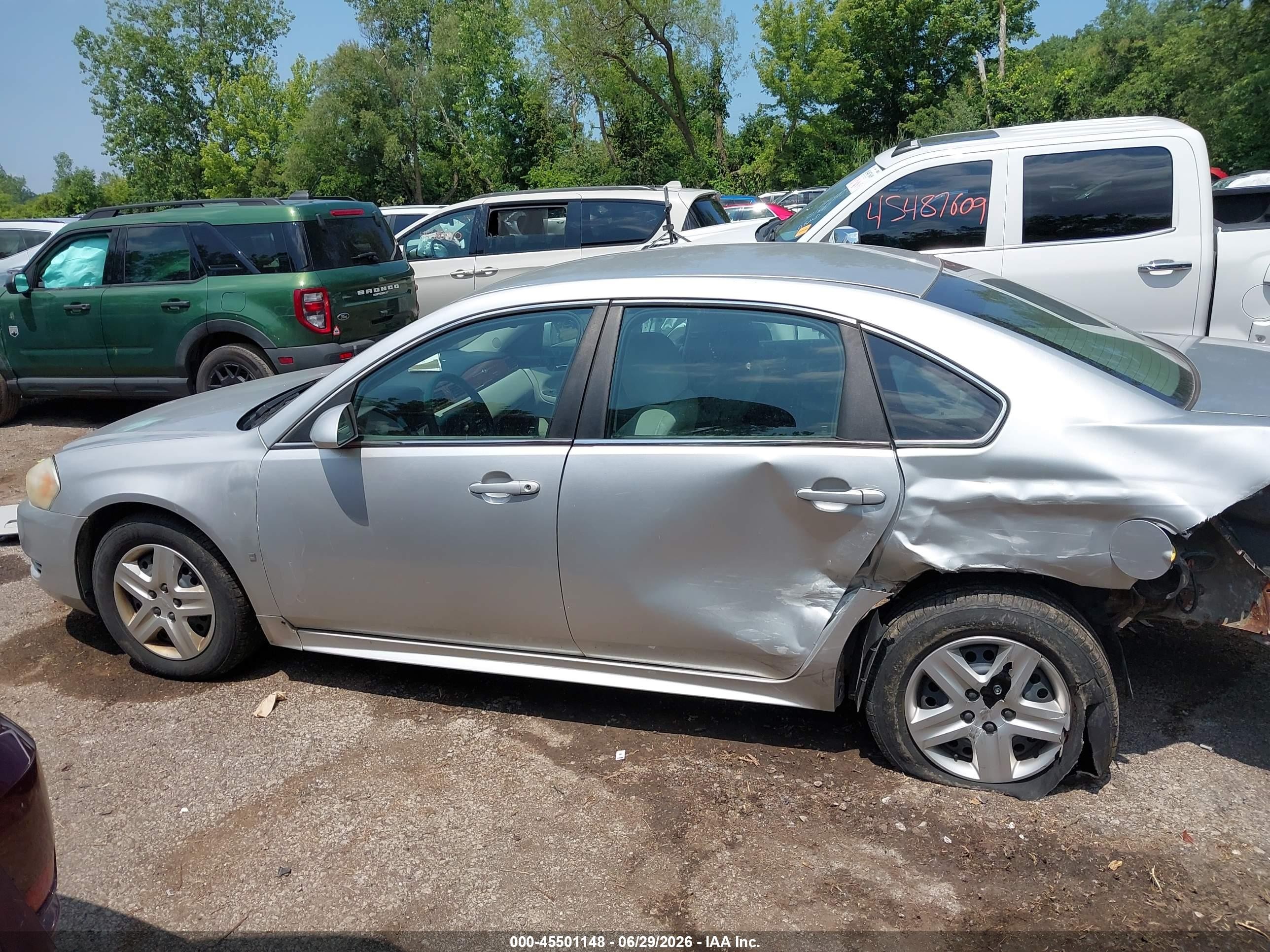2010 Chevrolet Impala Ls Серебряный vin: 2G1WA5EK5A1107722