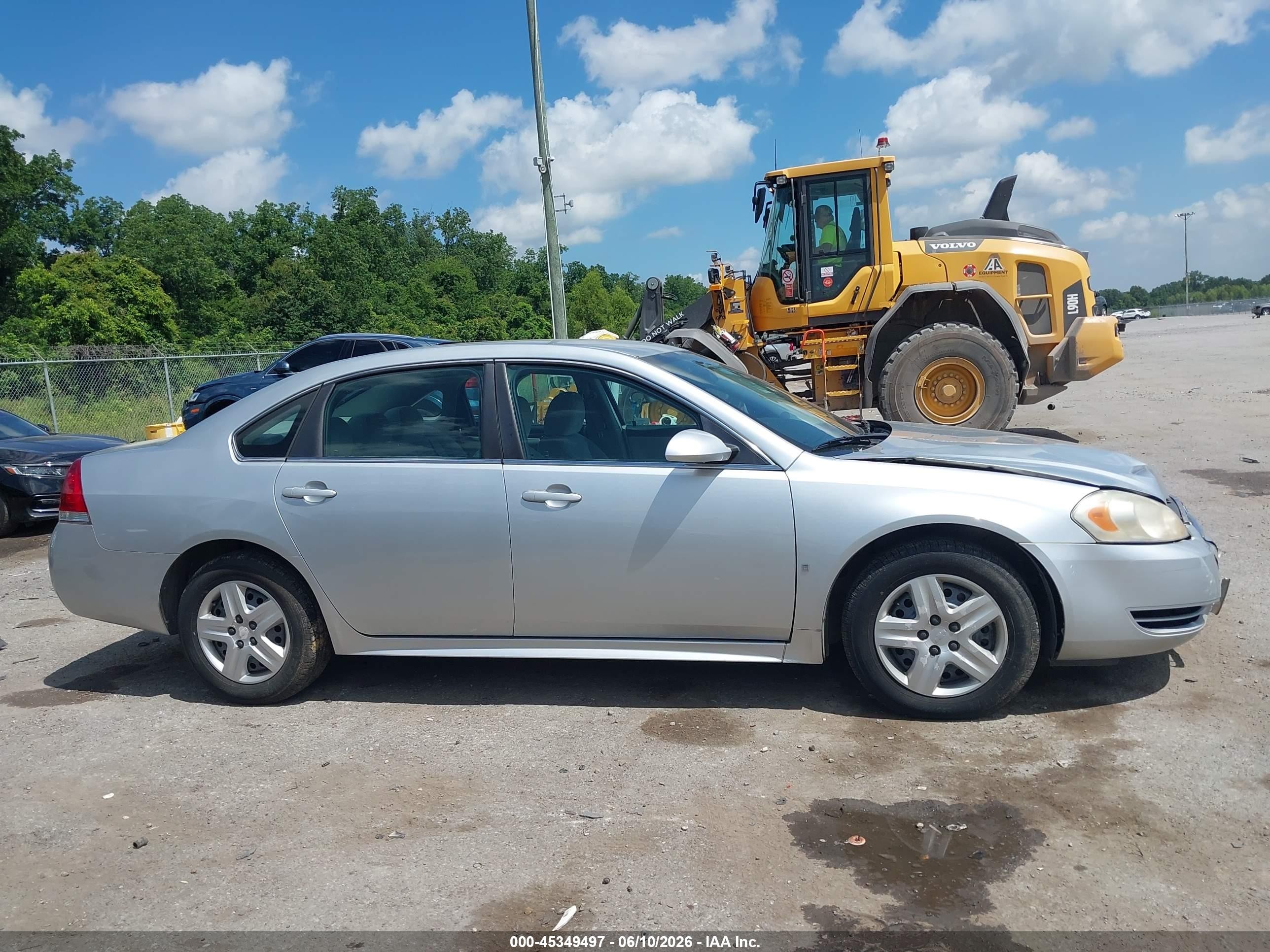 2010 Chevrolet Impala Ls Silver vin: 2G1WA5EK7A1117121