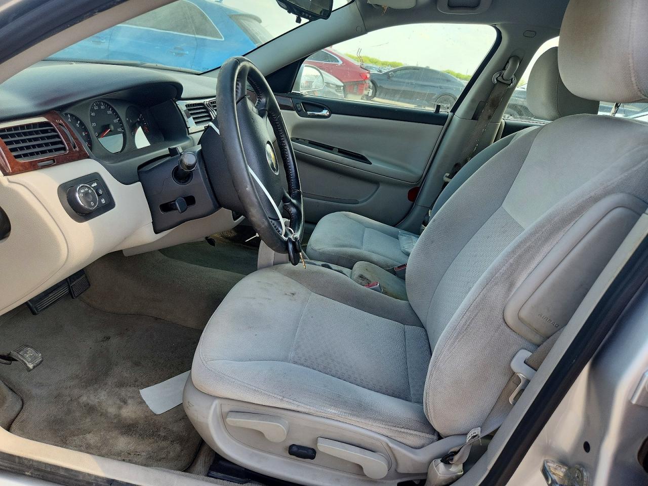 2011 Chevrolet Impala Ls Серебряный vin: 2G1WA5EK8B1140635