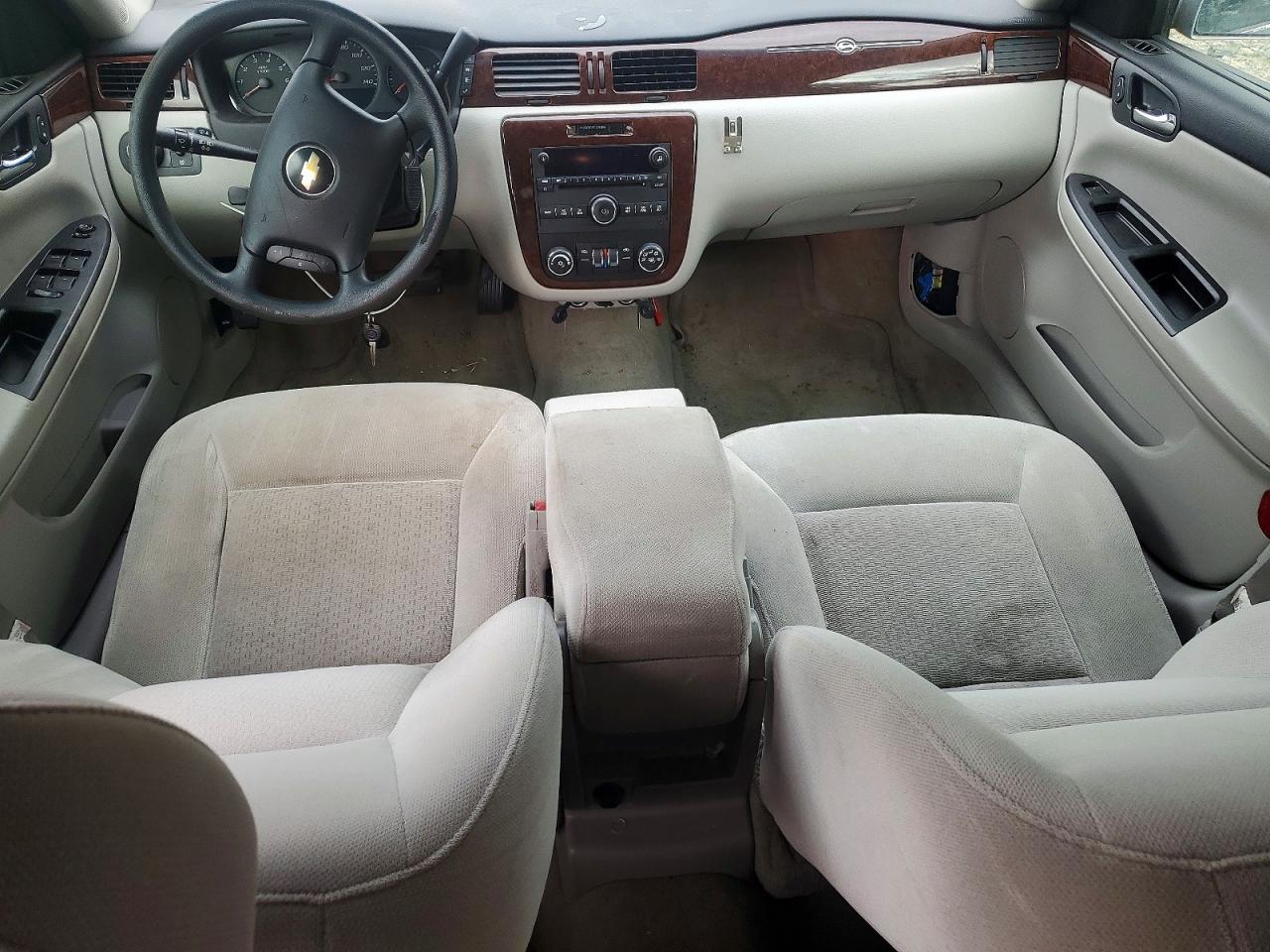 2010 Chevrolet Impala Ls Серебряный vin: 2G1WA5EK9A1231489