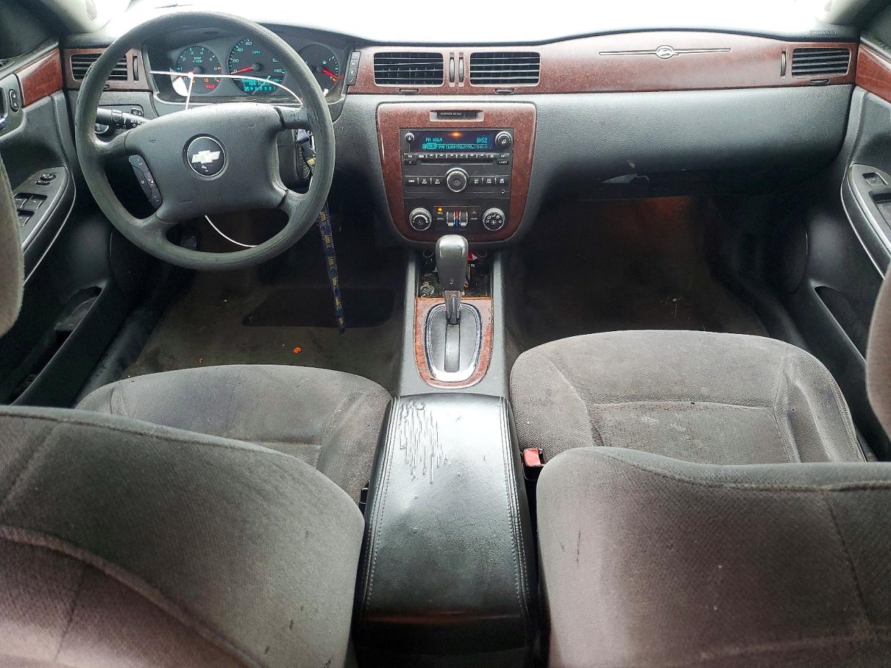 2010 Chevrolet Impala Ls Silver vin: 2G1WA5EKXA1119705