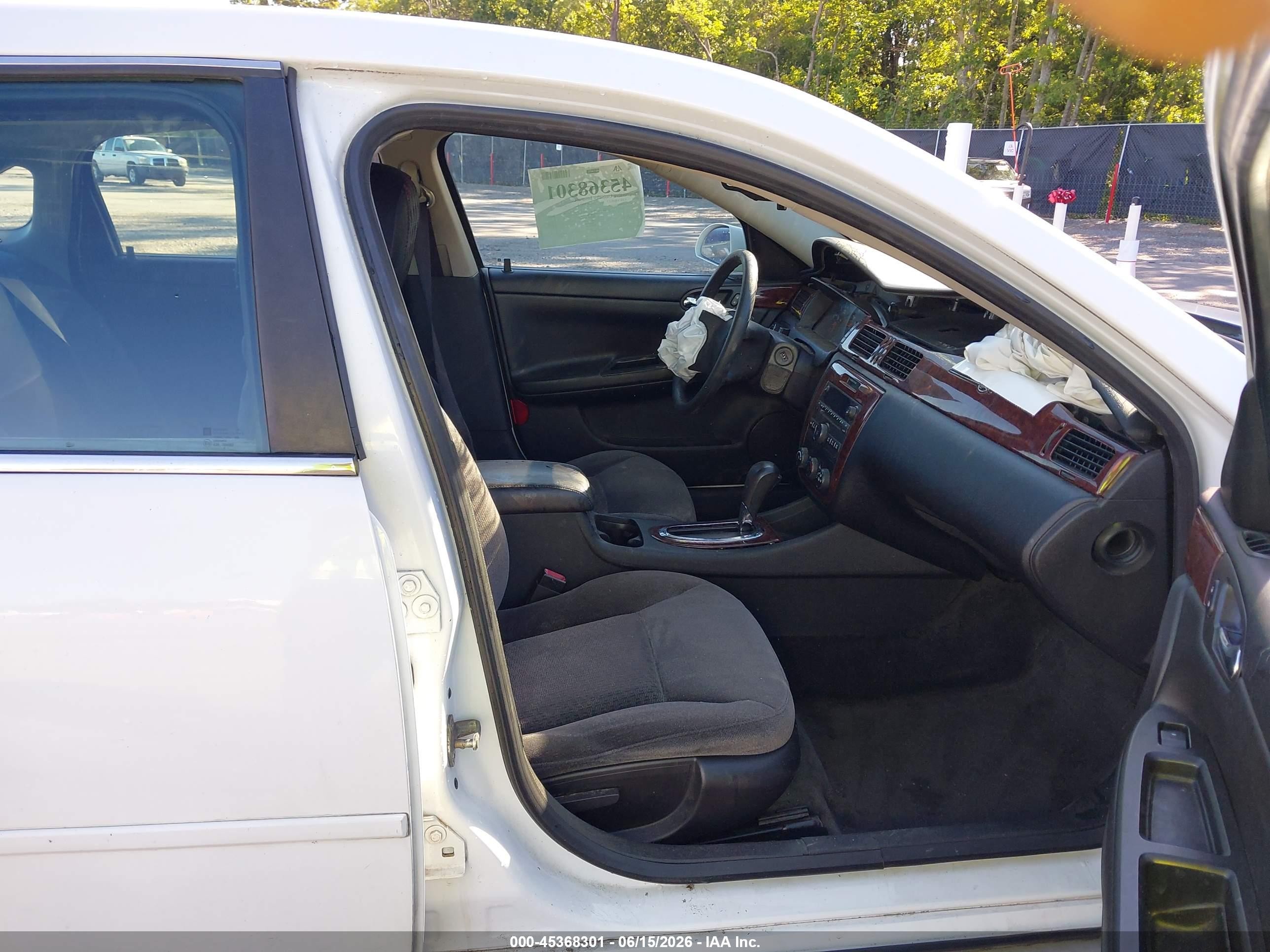 2011 Chevrolet Impala Ls Белый vin: 2G1WA5EKXB1215335