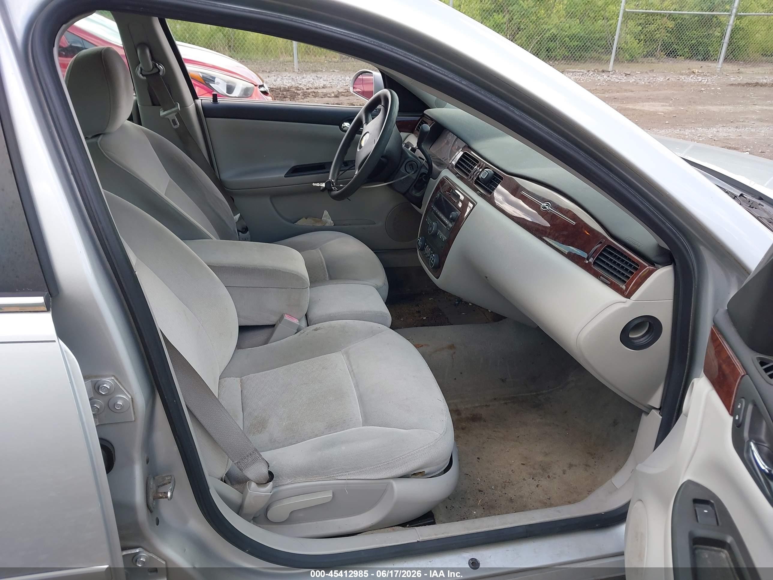 2010 Chevrolet Impala Ls Silver vin: 2G1WA5EN1A1264867