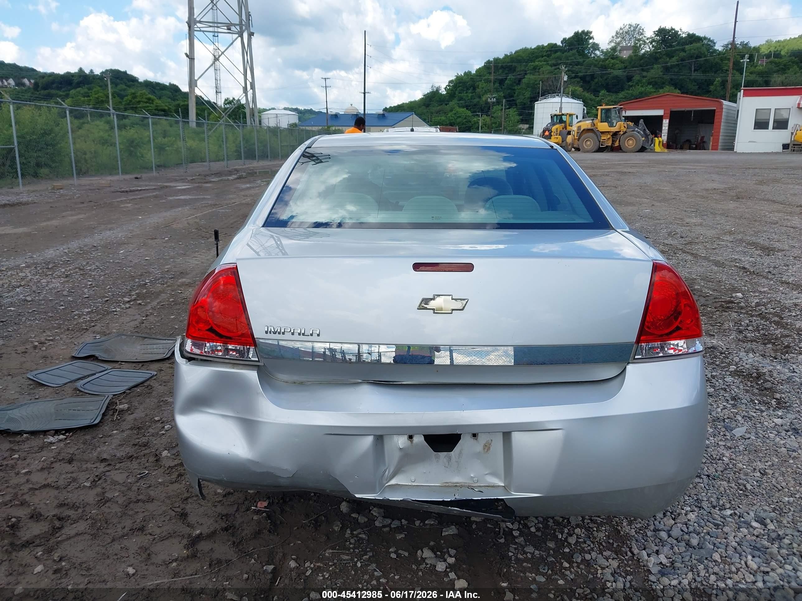 2010 Chevrolet Impala Ls Silver vin: 2G1WA5EN1A1264867