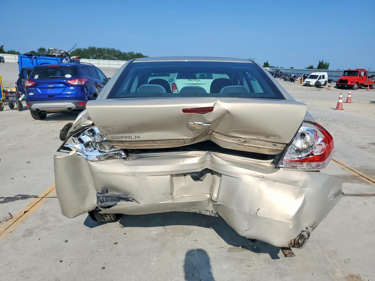 2010 Chevrolet Impala Ls Gold vin: 2G1WA5EN4A1235136