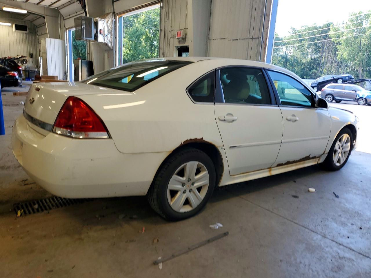 2010 Chevrolet Impala Ls White vin: 2G1WA5EN5A1249532