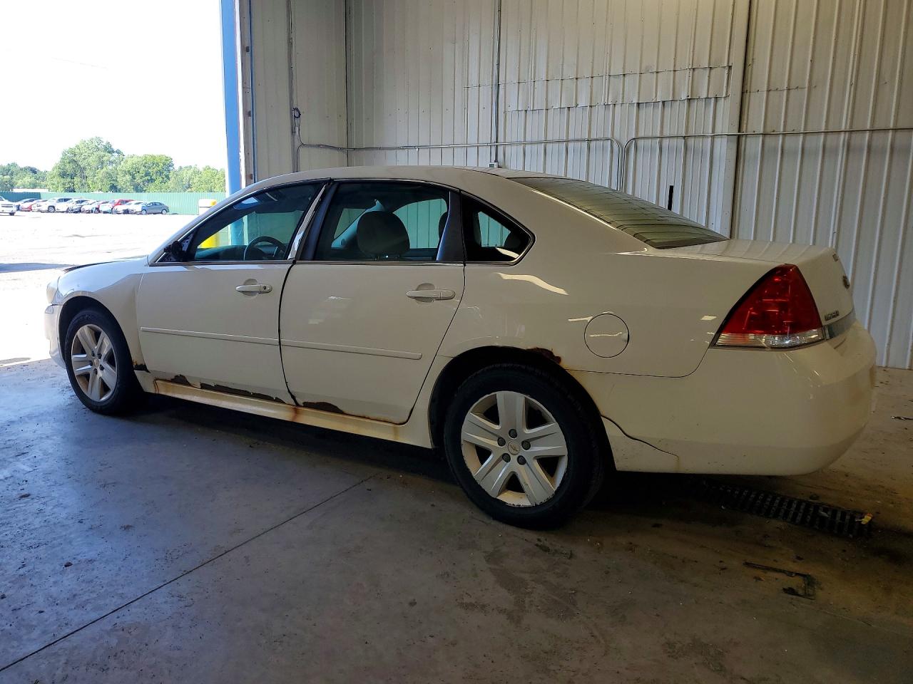 2010 Chevrolet Impala Ls White vin: 2G1WA5EN5A1249532