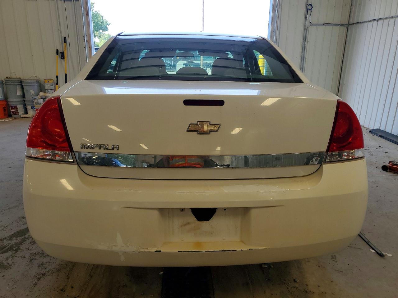 2010 Chevrolet Impala Ls White vin: 2G1WA5EN5A1249532