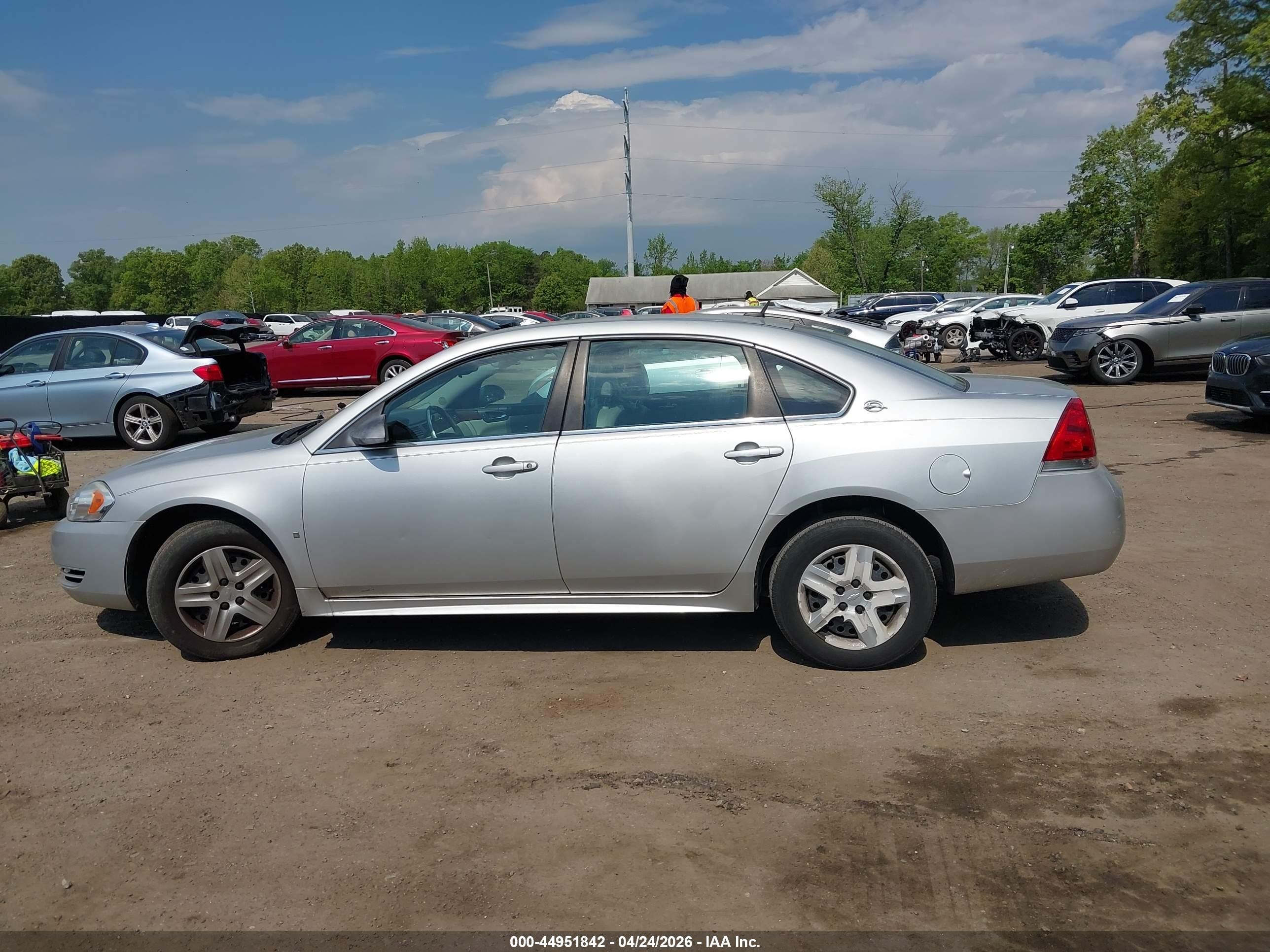 2009 Chevrolet Impala Ls Silver vin: 2G1WB57K691205423