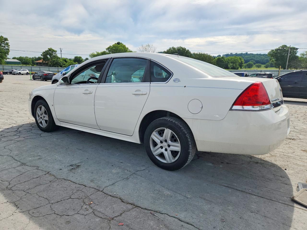 2009 Chevrolet Impala Ls White vin: 2G1WB57K991194529
