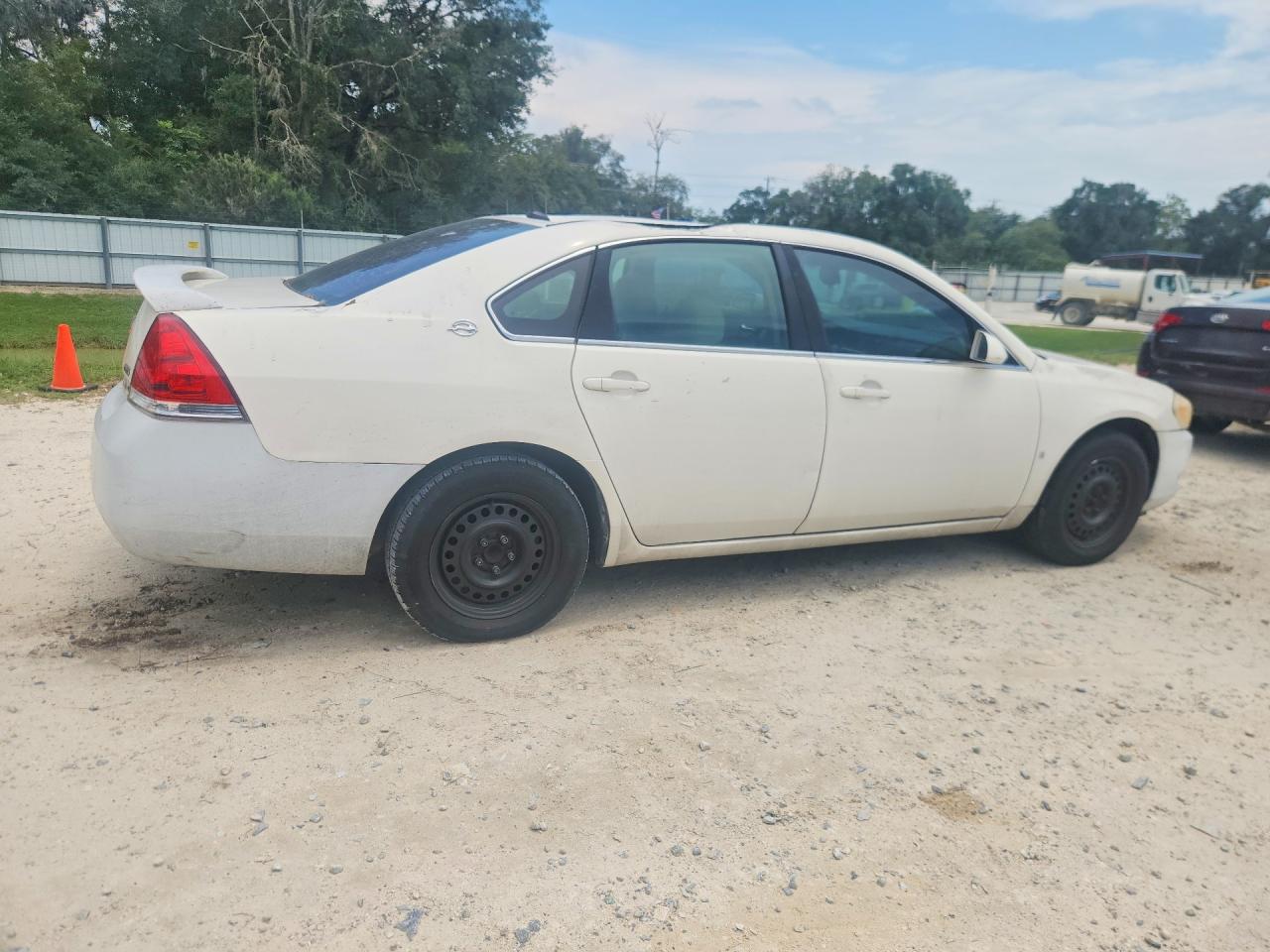 2008 Chevrolet Impala Ls White vin: 2G1WB58K089115134