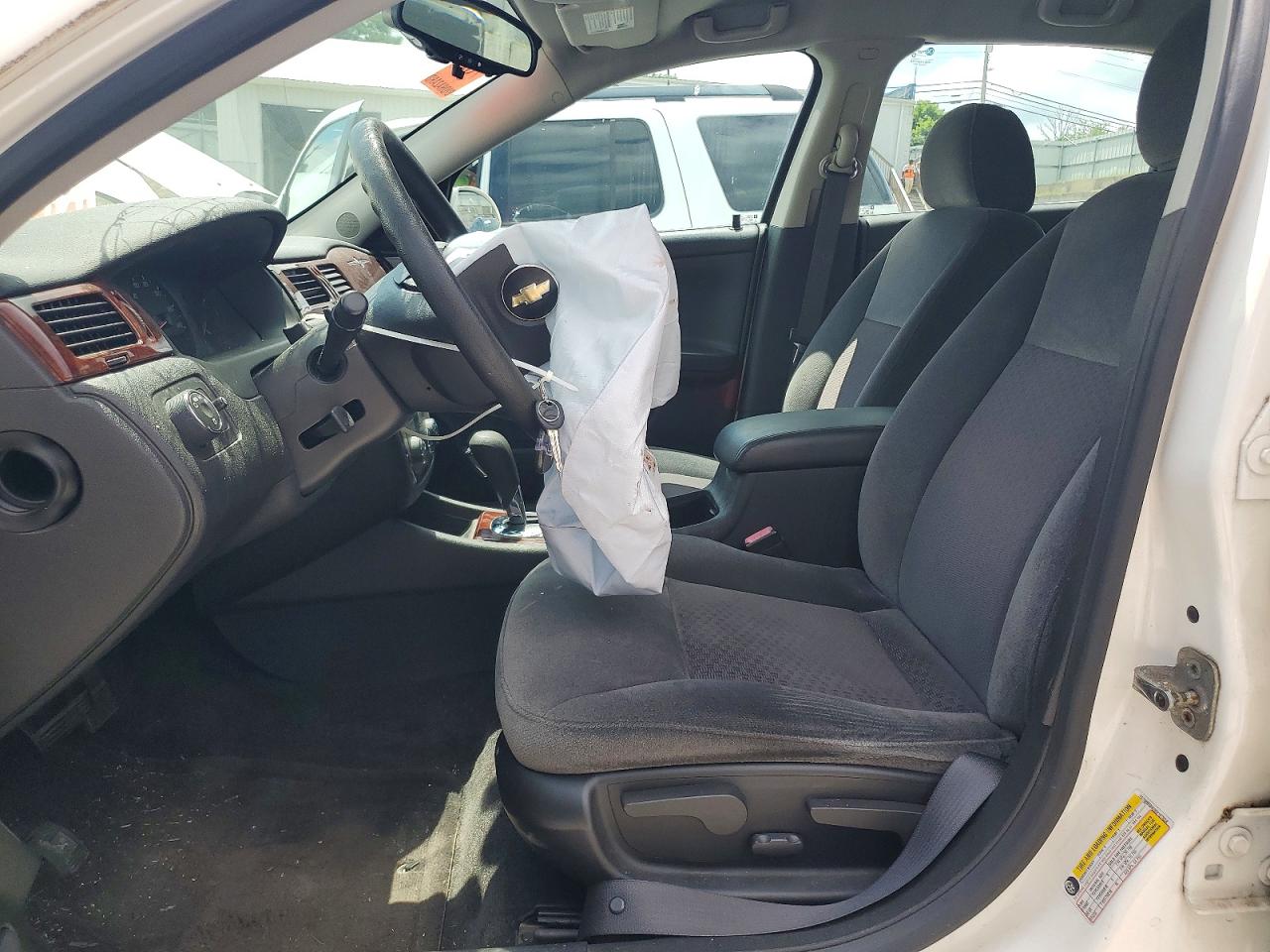 2008 Chevrolet Impala Ls White vin: 2G1WB58K089187824