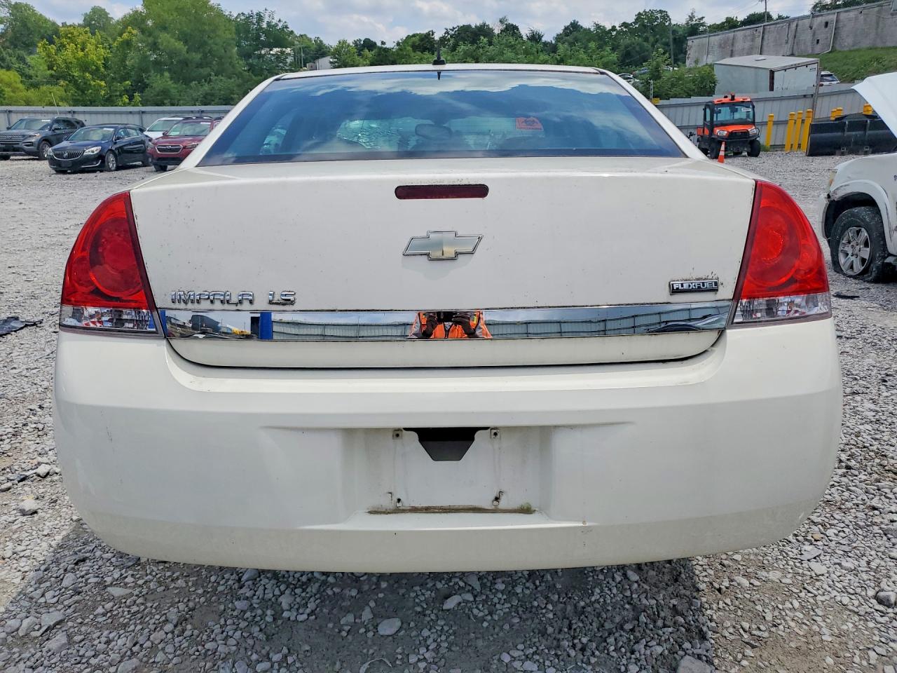2008 Chevrolet Impala Ls White vin: 2G1WB58K089187824