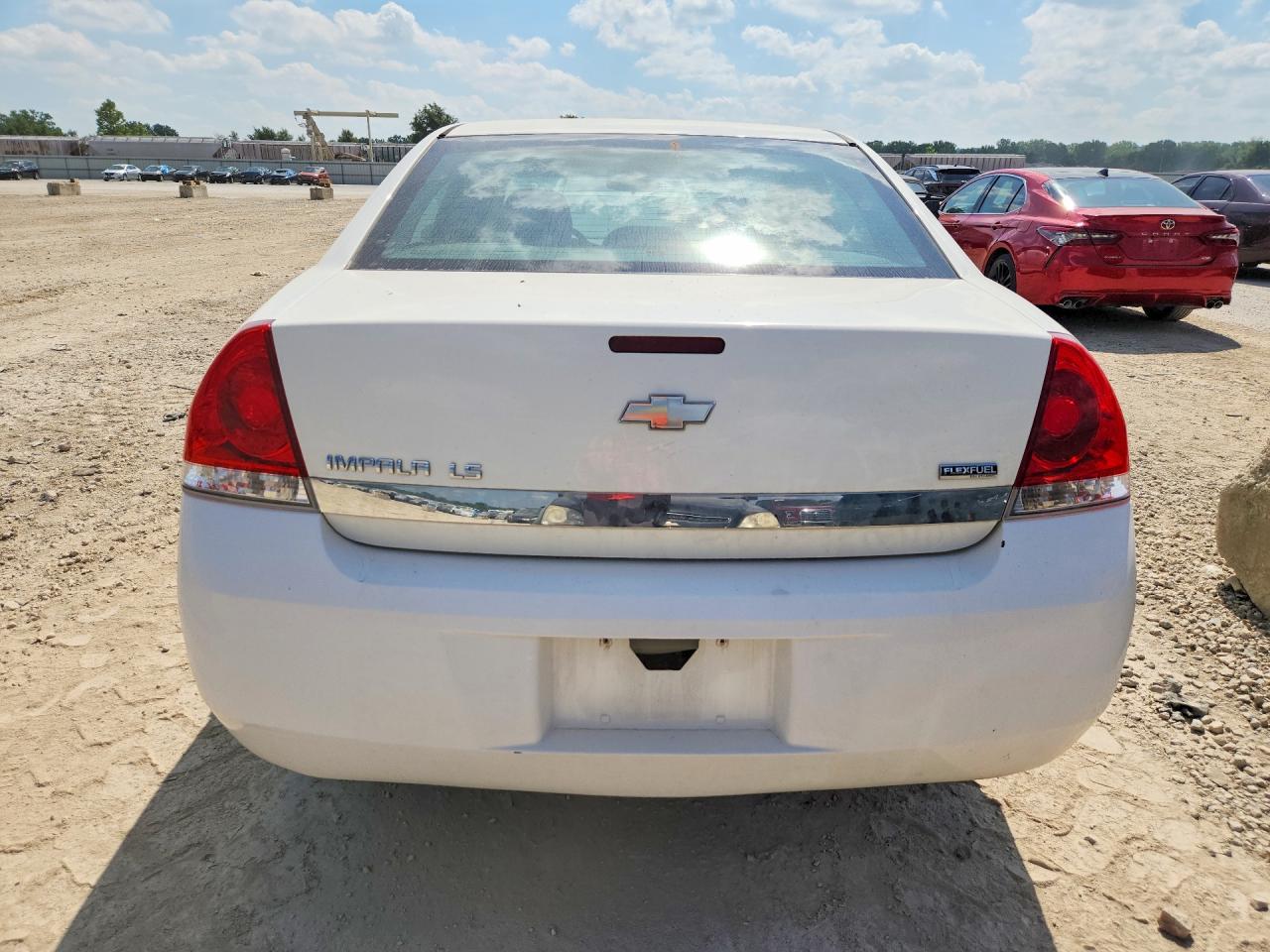 2008 Chevrolet Impala Ls White vin: 2G1WB58K281279421