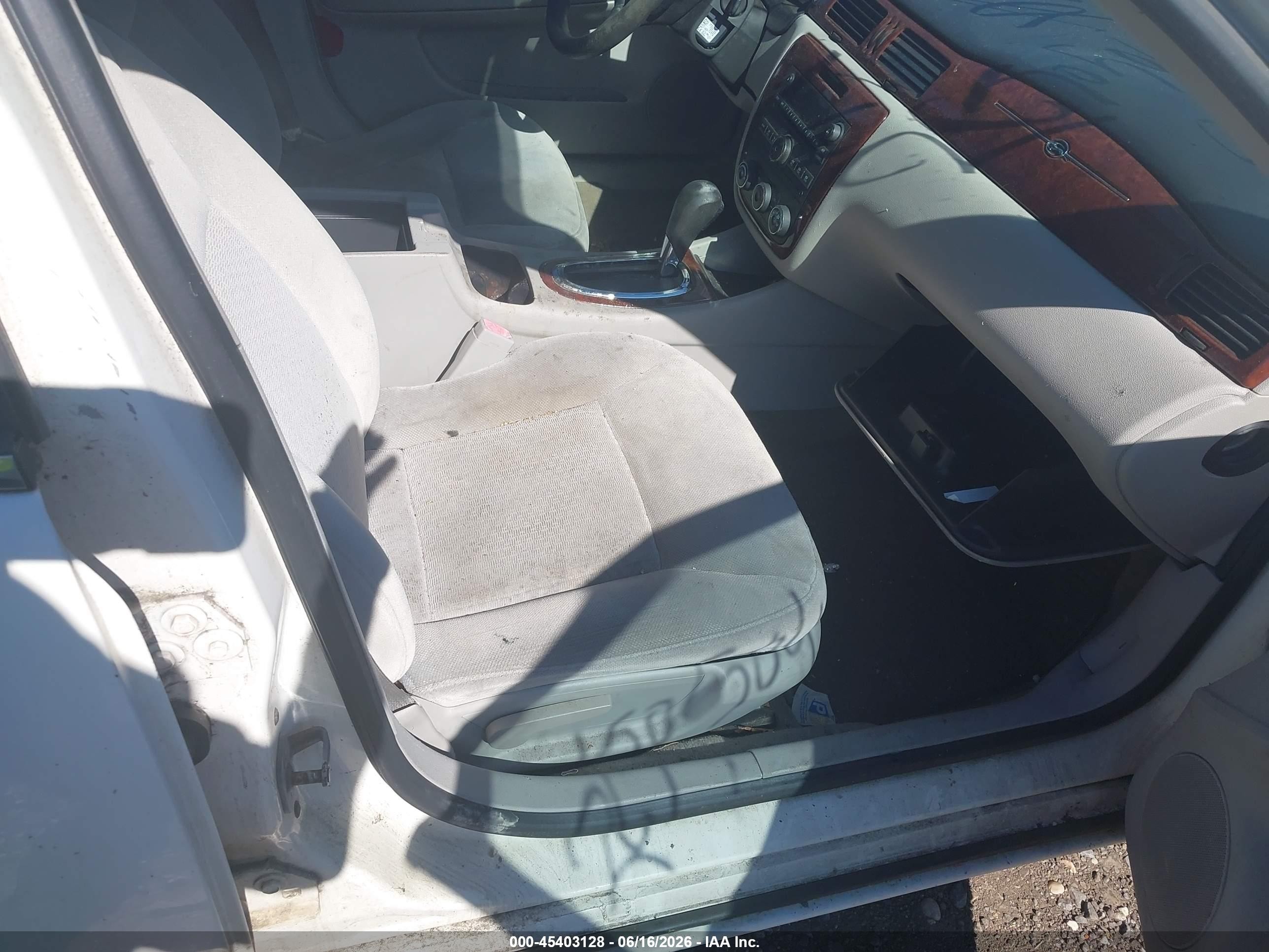 2008 Chevrolet Impala Ls White vin: 2G1WB58K681222753