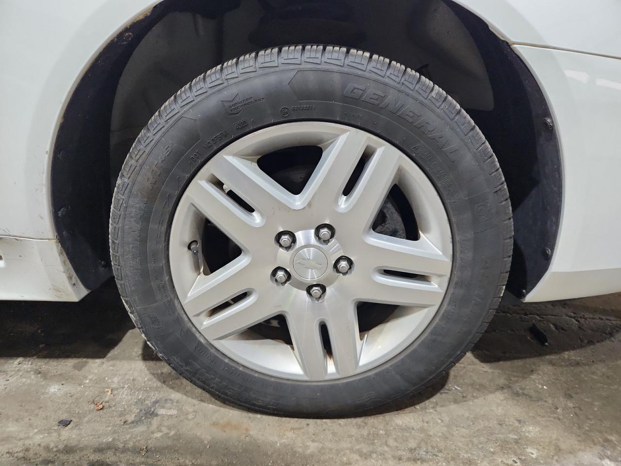 2014 Chevrolet Impala Limited Lt White vin: 2G1WB5E30E1132510 Damage: Right Front Wheel, Curb Rash, > 12 Inches