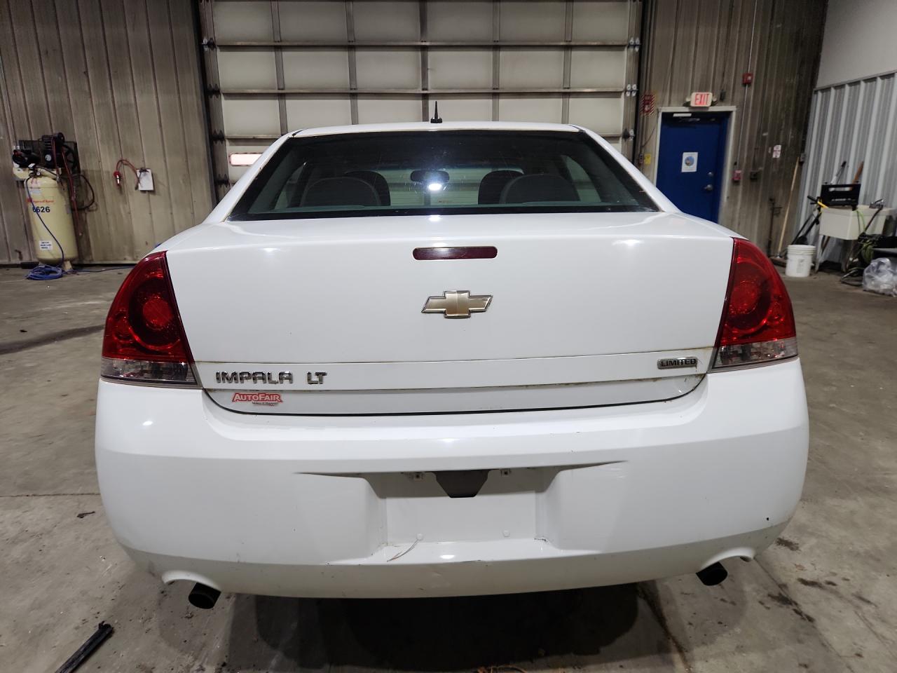 2014 Chevrolet Impala Limited Lt White vin: 2G1WB5E30E1132510 Damage: Rear Bumper, Chipped, 2