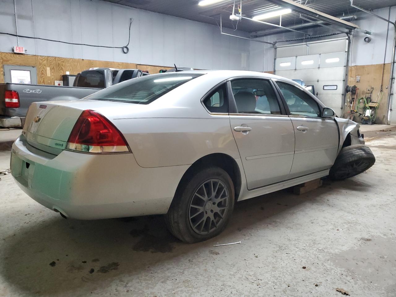 2015 Chevrolet Impala Limited Lt Серебряный vin: 2G1WB5E31F1118410