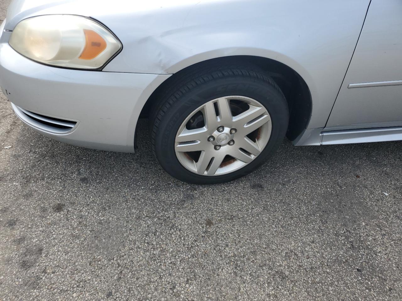 2013 Chevrolet Impala Lt Серебряный vin: 2G1WB5E38D1251582 Damage: Left Front Fender, Dent(S) W/No Paint Dmg, > 12 Inches