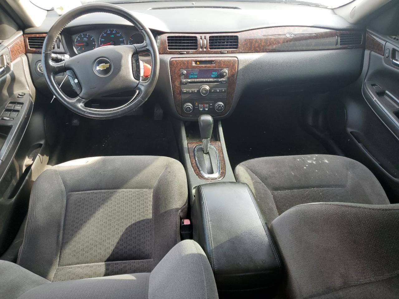 2013 Chevrolet Impala Lt Серебряный vin: 2G1WB5E38D1251582 Damage: Right Front Seat, Stained, Permanent