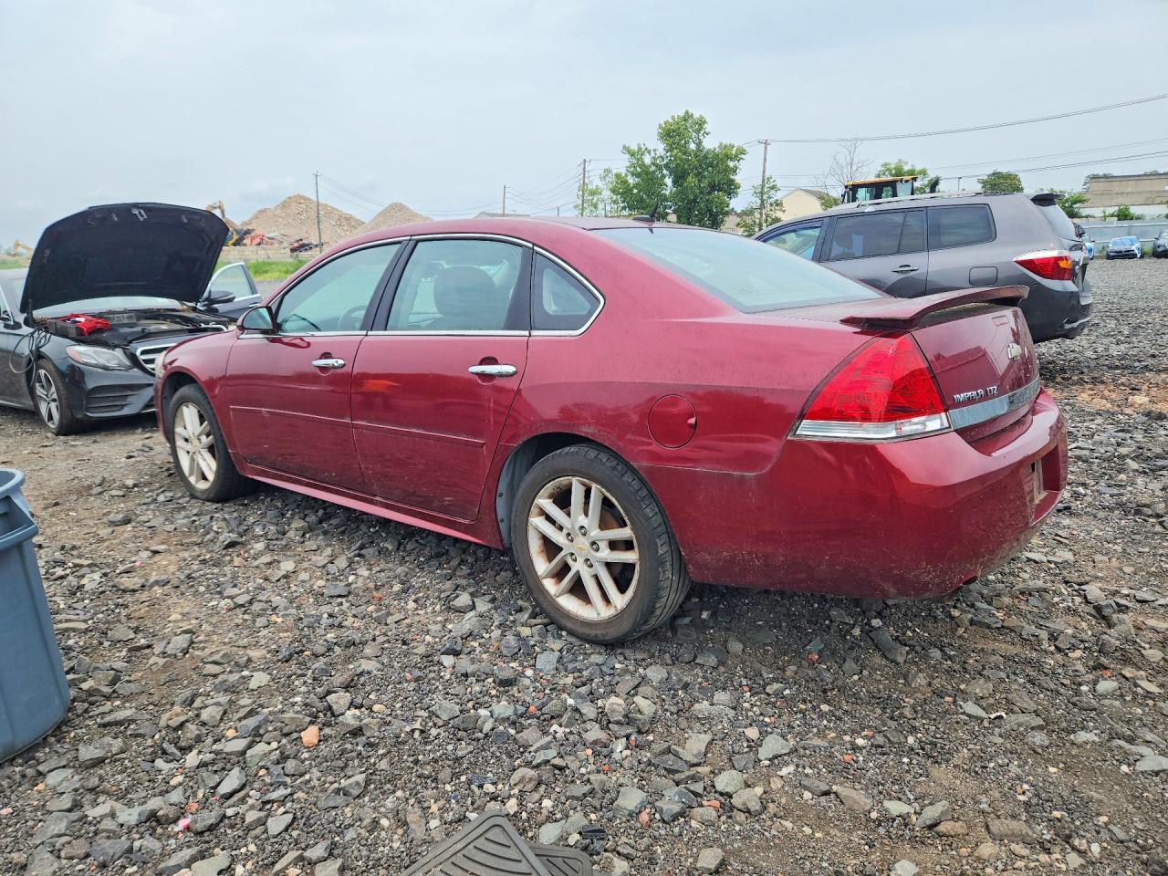 2011 Chevrolet Impala Ltz Red vin: 2G1WC5EM0B1146229