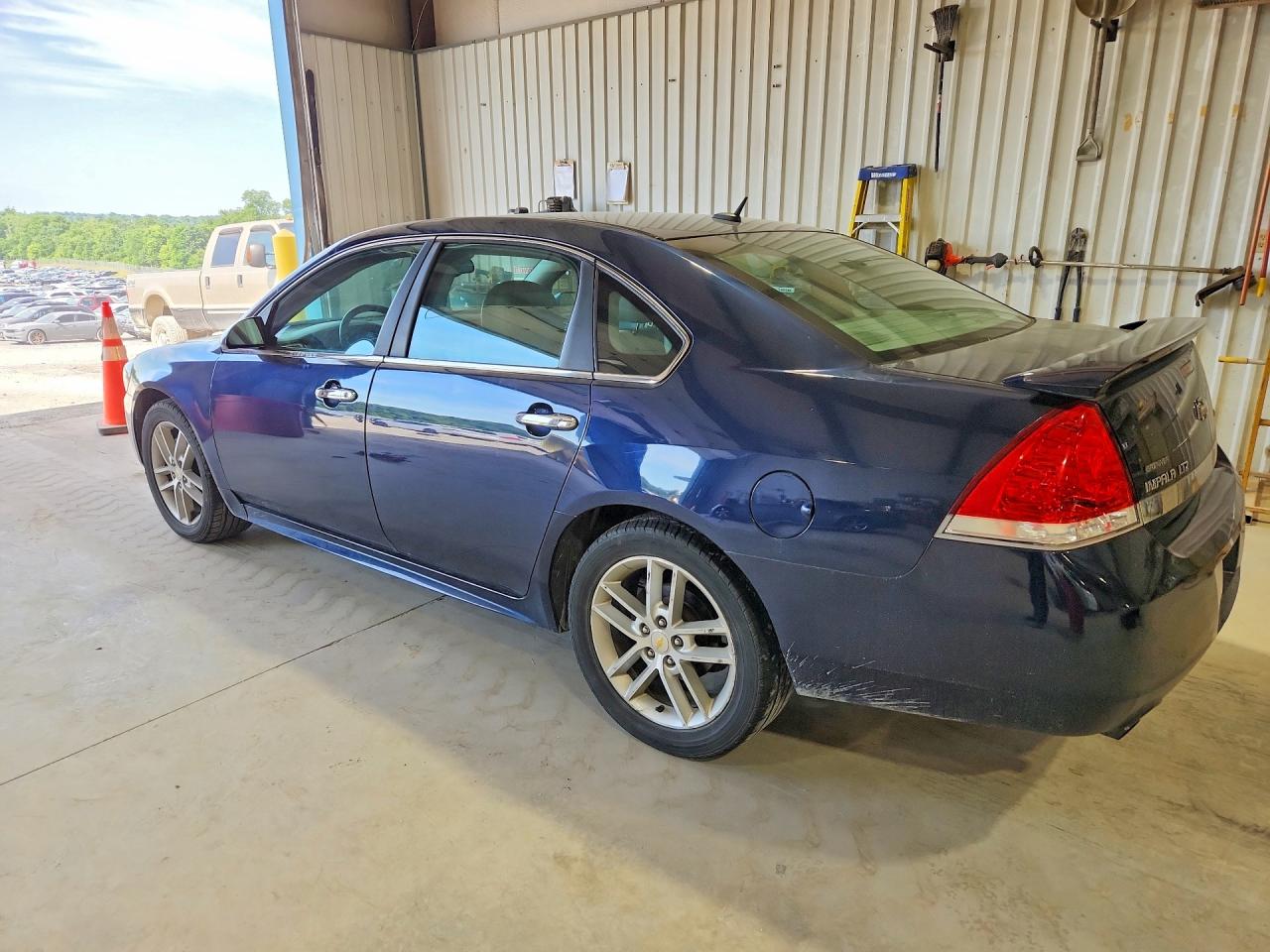 2010 Chevrolet Impala Ltz Blue vin: 2G1WC5EM8A1152049