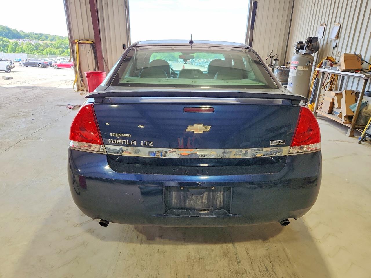 2010 Chevrolet Impala Ltz Blue vin: 2G1WC5EM8A1152049