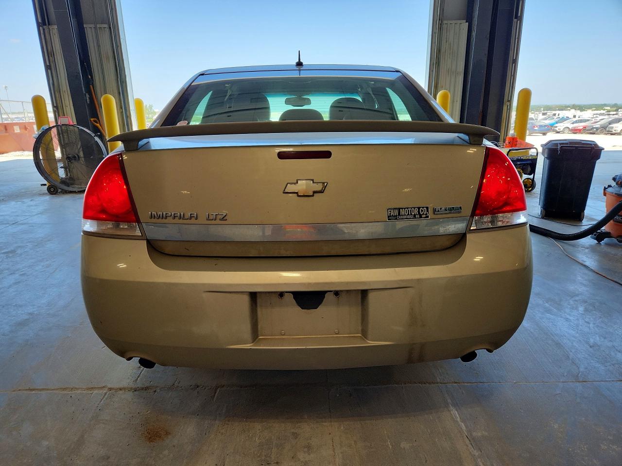 2010 Chevrolet Impala Ltz Gold vin: 2G1WC5EMXA1201803