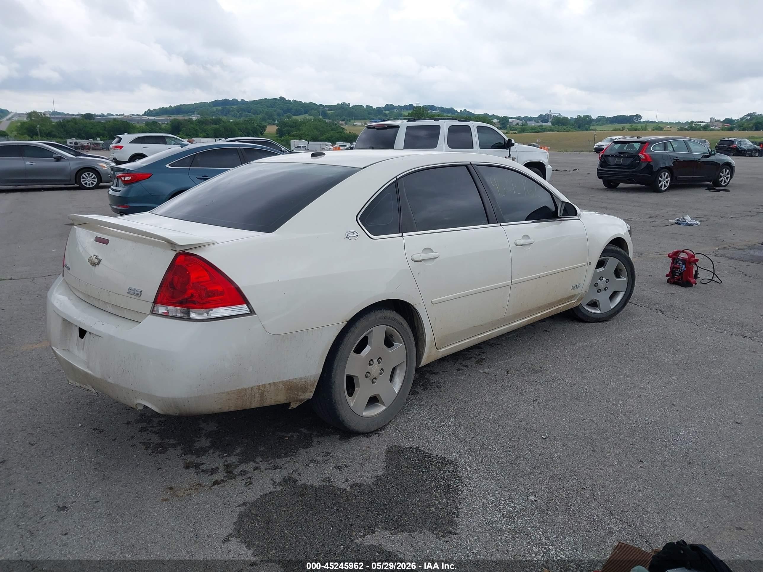2008 Chevrolet Impala Ss White vin: 2G1WD58C281325901