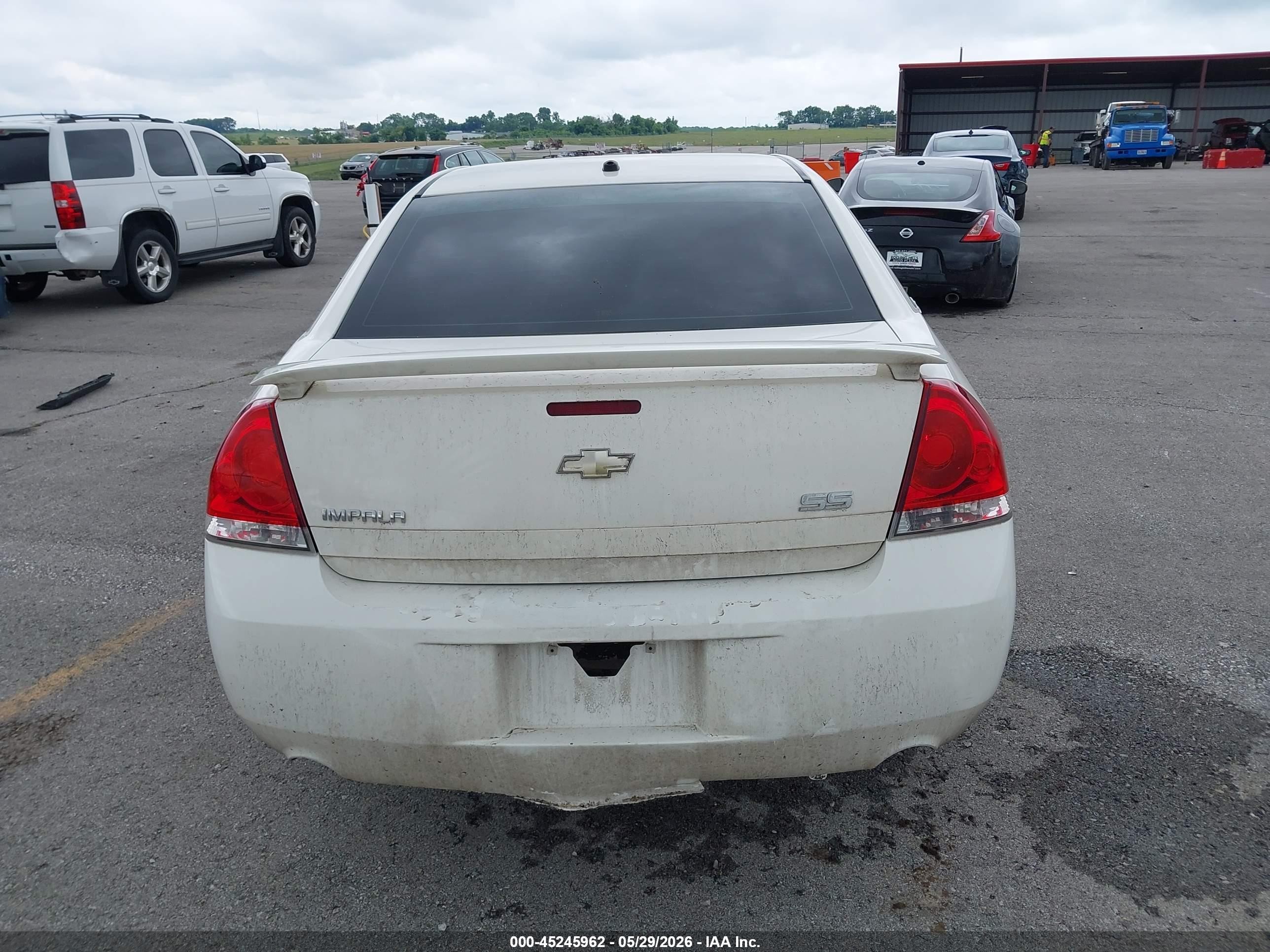 2008 Chevrolet Impala Ss White vin: 2G1WD58C281325901