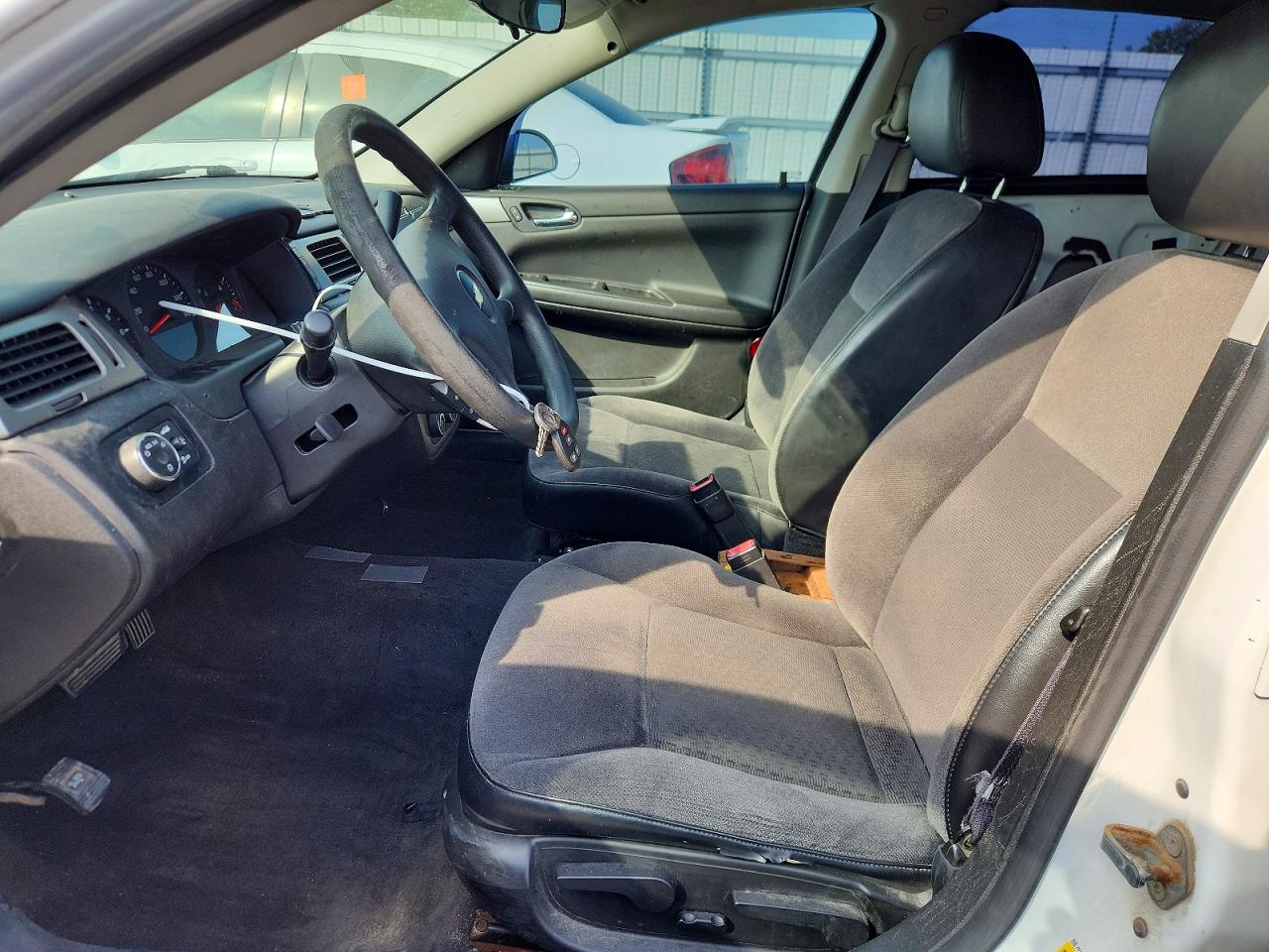2014 Chevrolet Impala Limited Police White vin: 2G1WD5E35E1175010