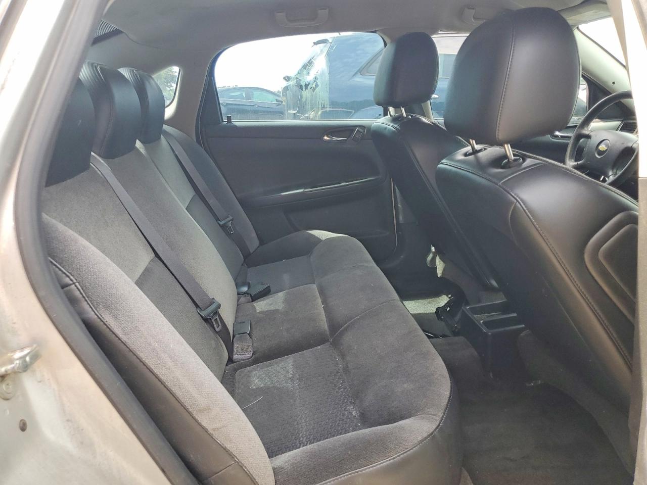 2011 Chevrolet Impala Police Silver vin: 2G1WD5EM6B1272222