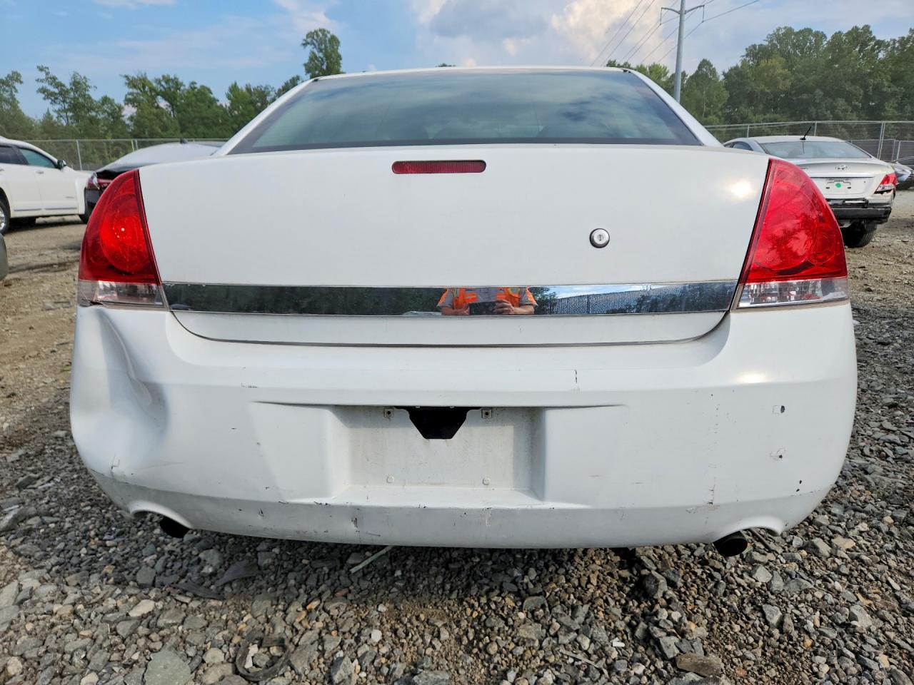 2011 Chevrolet Impala Police White vin: 2G1WD5EM7B1220811