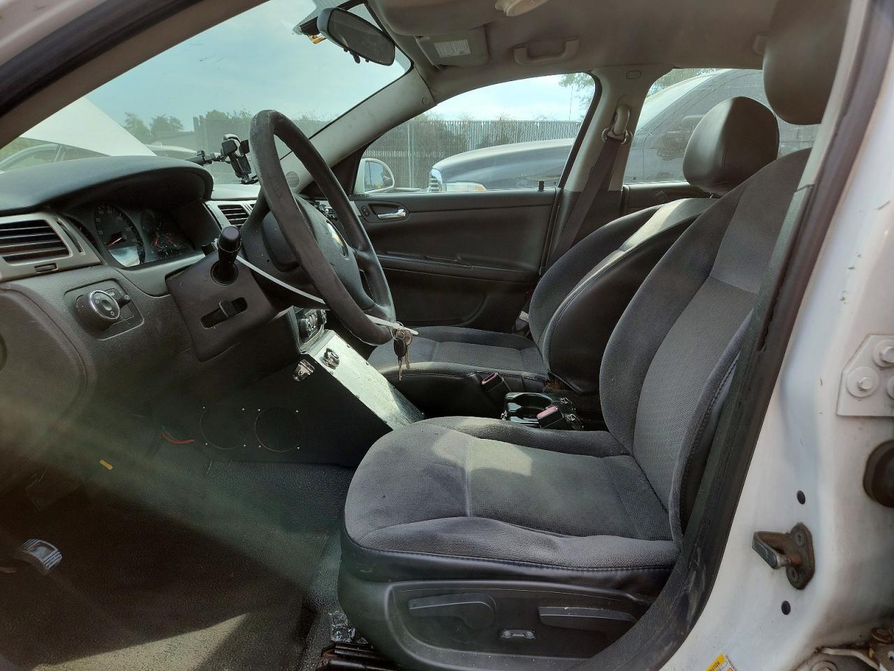 2011 Chevrolet Impala Police White vin: 2G1WD5EM7B1220811