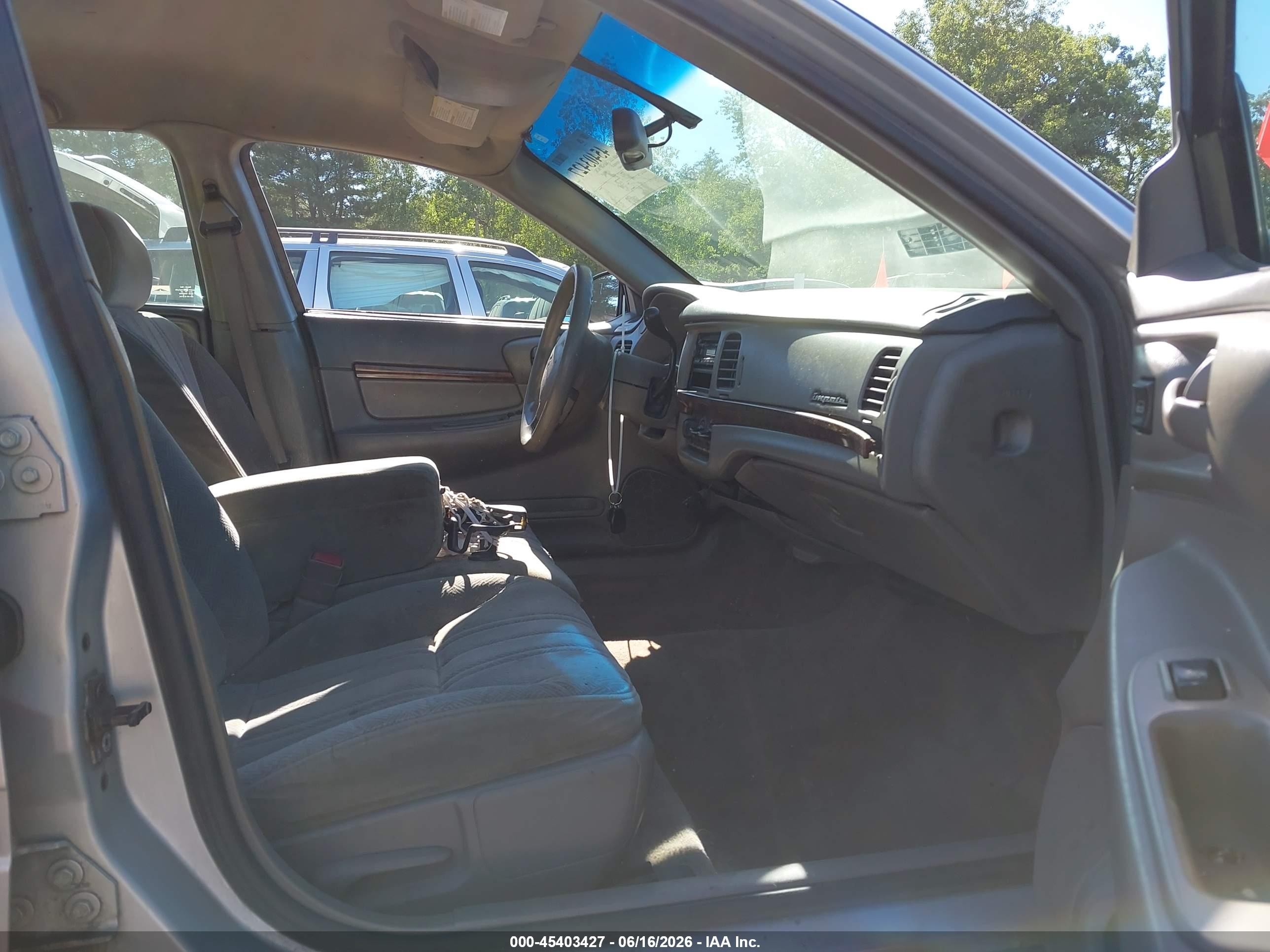 2000 Chevrolet Impala   Серый vin: 2G1WF52E1Y9368275