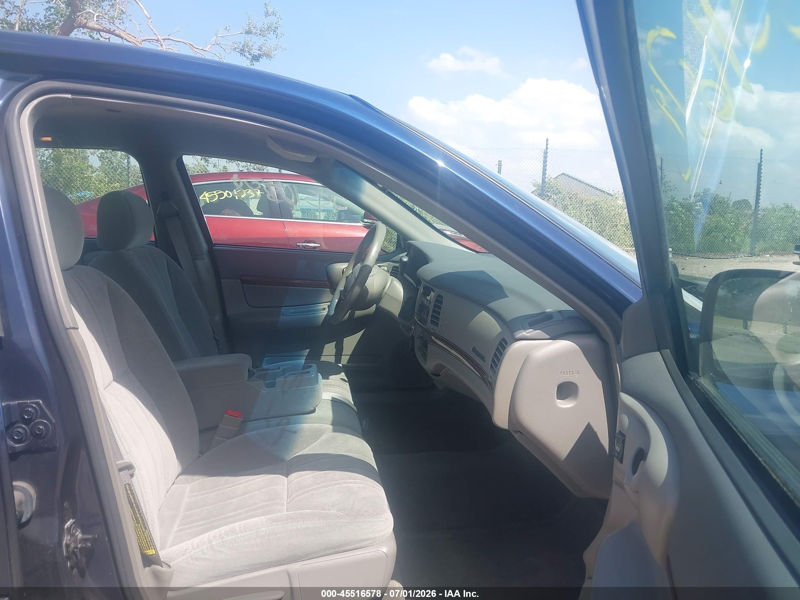 2001 Chevrolet Impala   Dark Blue vin: 2G1WF52E519312717