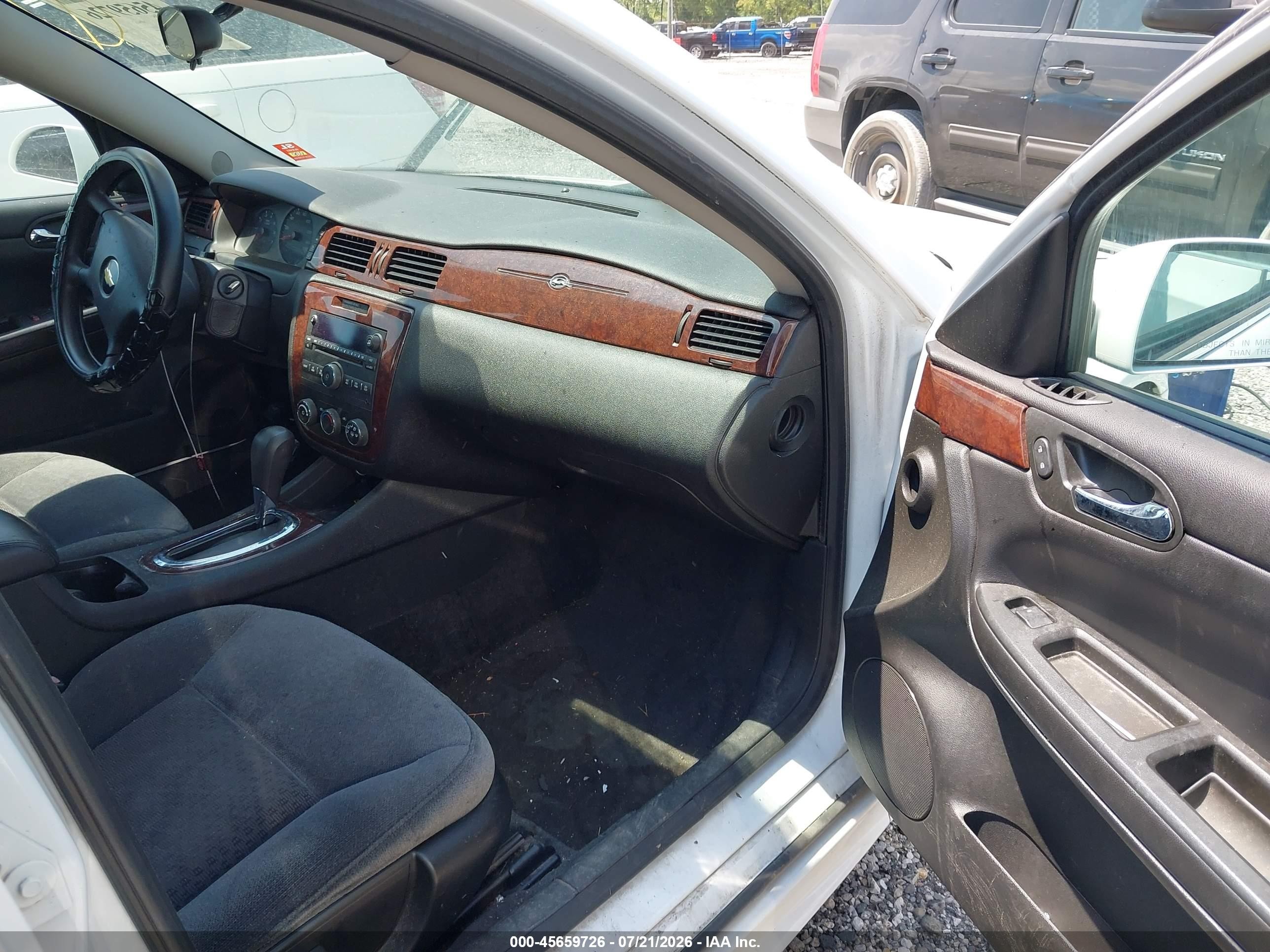 2011 Chevrolet Impala Ls Белый vin: 2G1WF5EK0B1143496