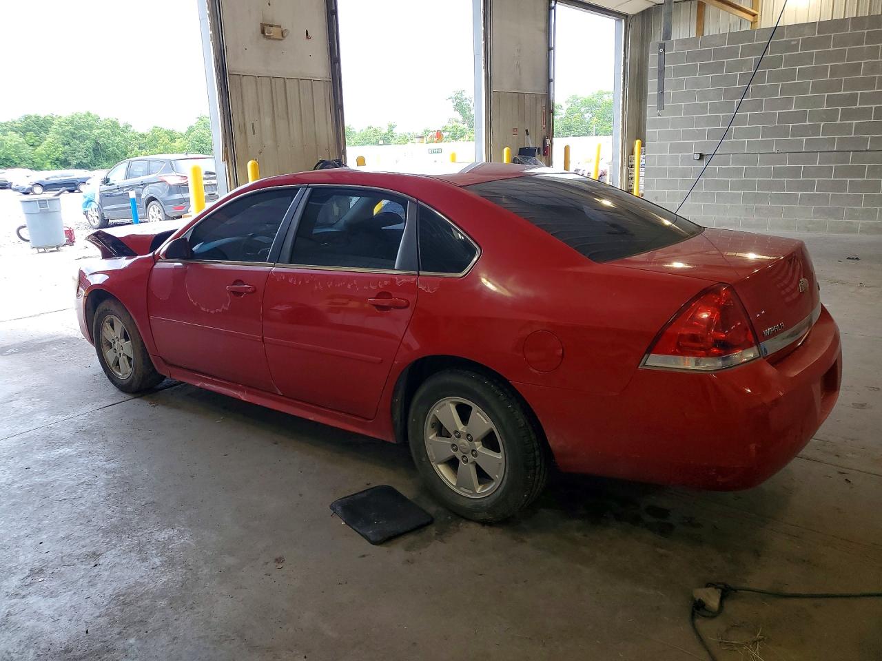 2011 Chevrolet Impala Ls Red vin: 2G1WF5EK1B1123368