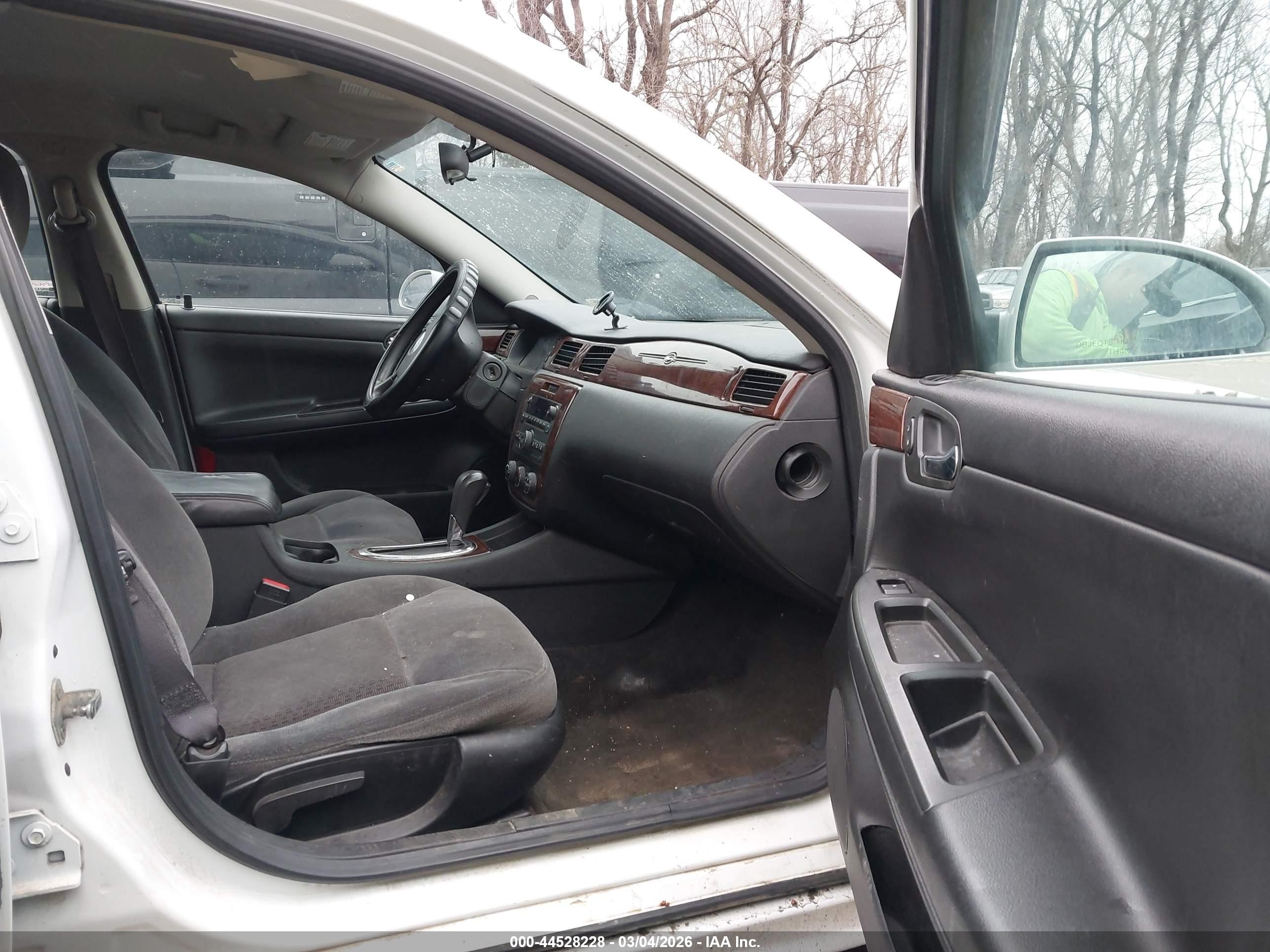 2011 Chevrolet Impala Ls White vin: 2G1WF5EK1B1139098