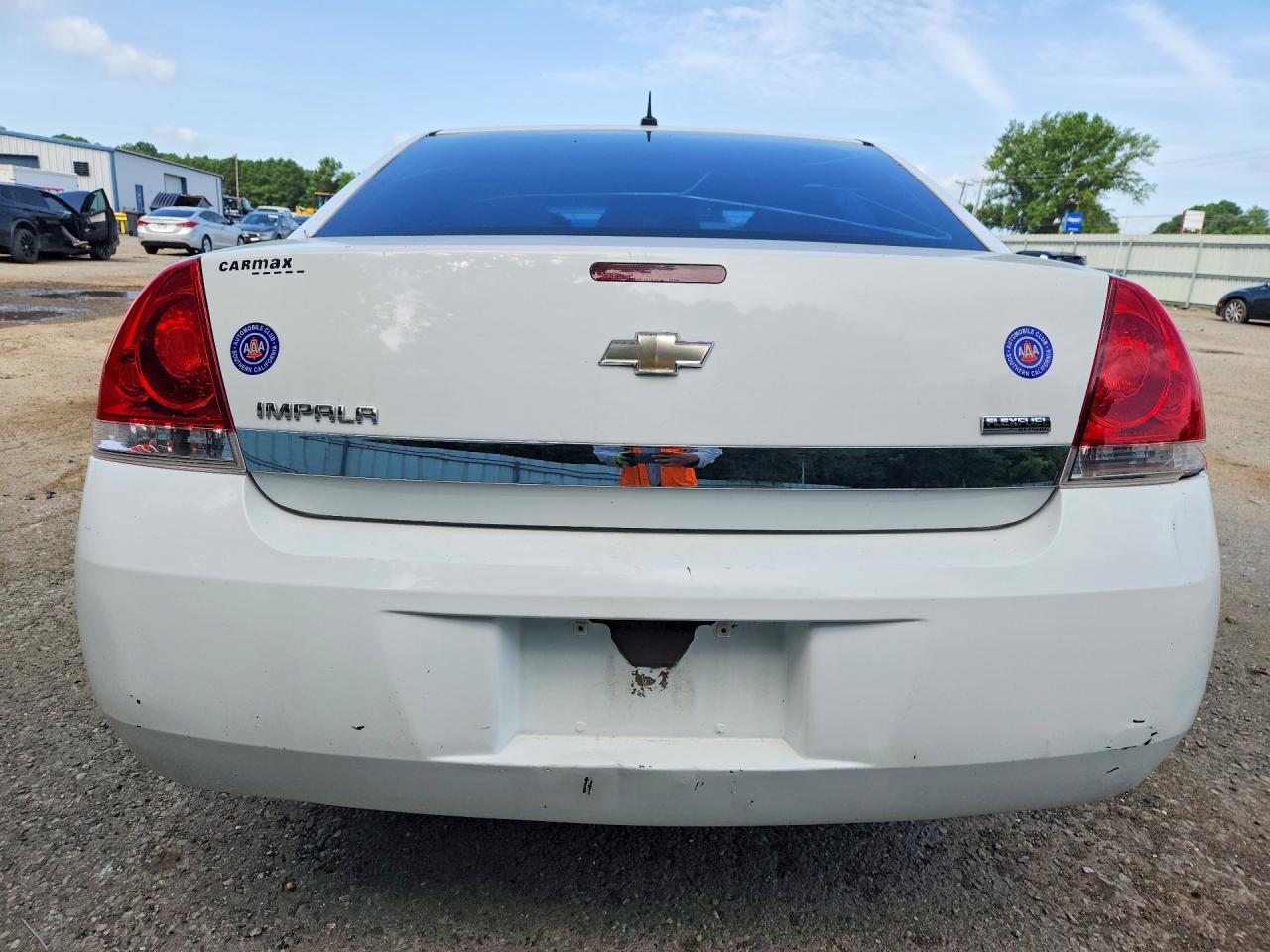 2011 Chevrolet Impala Ls White vin: 2G1WF5EK6B1314705