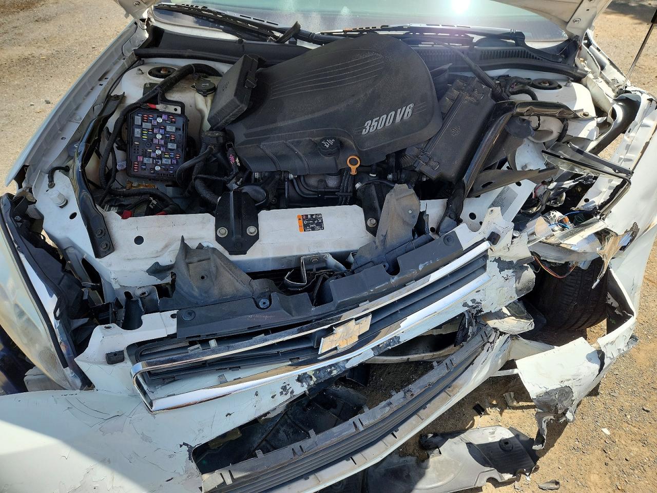2011 Chevrolet Impala Ls White vin: 2G1WF5EK6B1314705