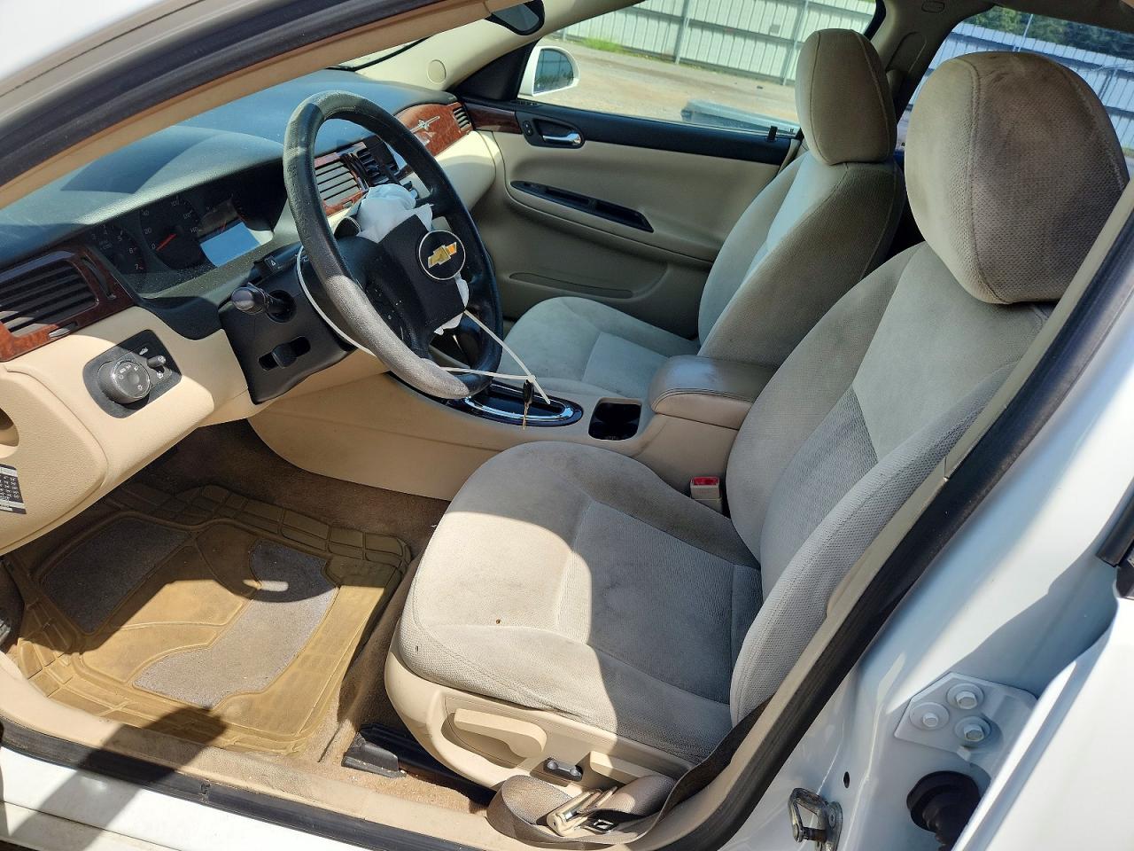 2011 Chevrolet Impala Ls White vin: 2G1WF5EK6B1314705