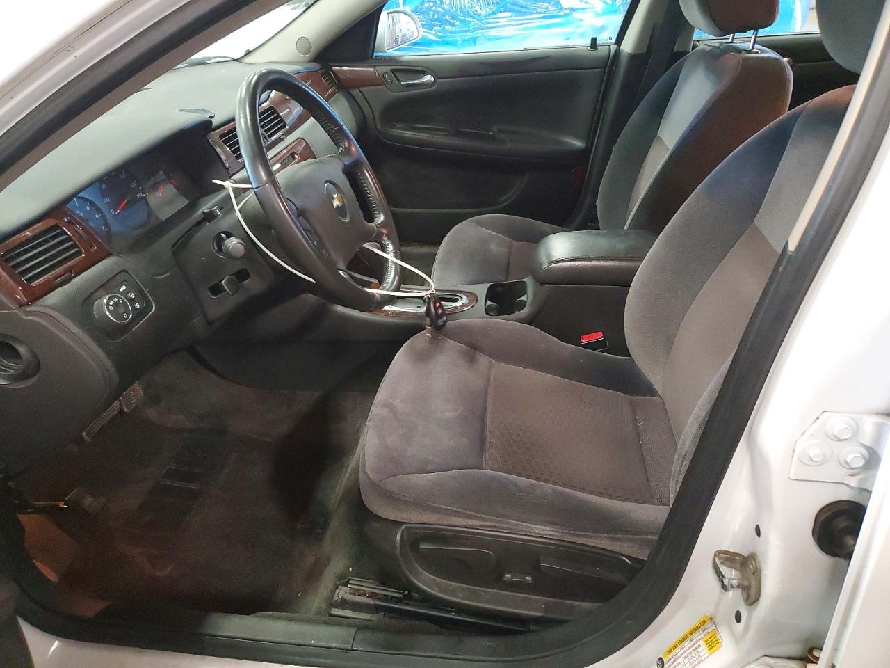 2011 Chevrolet Impala Ls White vin: 2G1WF5EK8B1310171