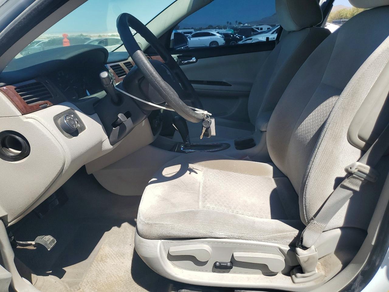 2011 Chevrolet Impala Ls Белый vin: 2G1WF5EK9B1170261