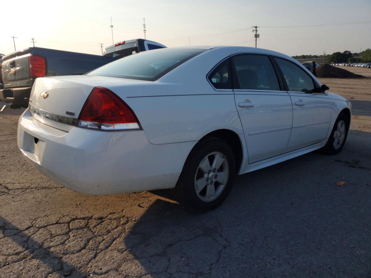 2011 Chevrolet Impala Ls White vin: 2G1WF5EKXB1268165