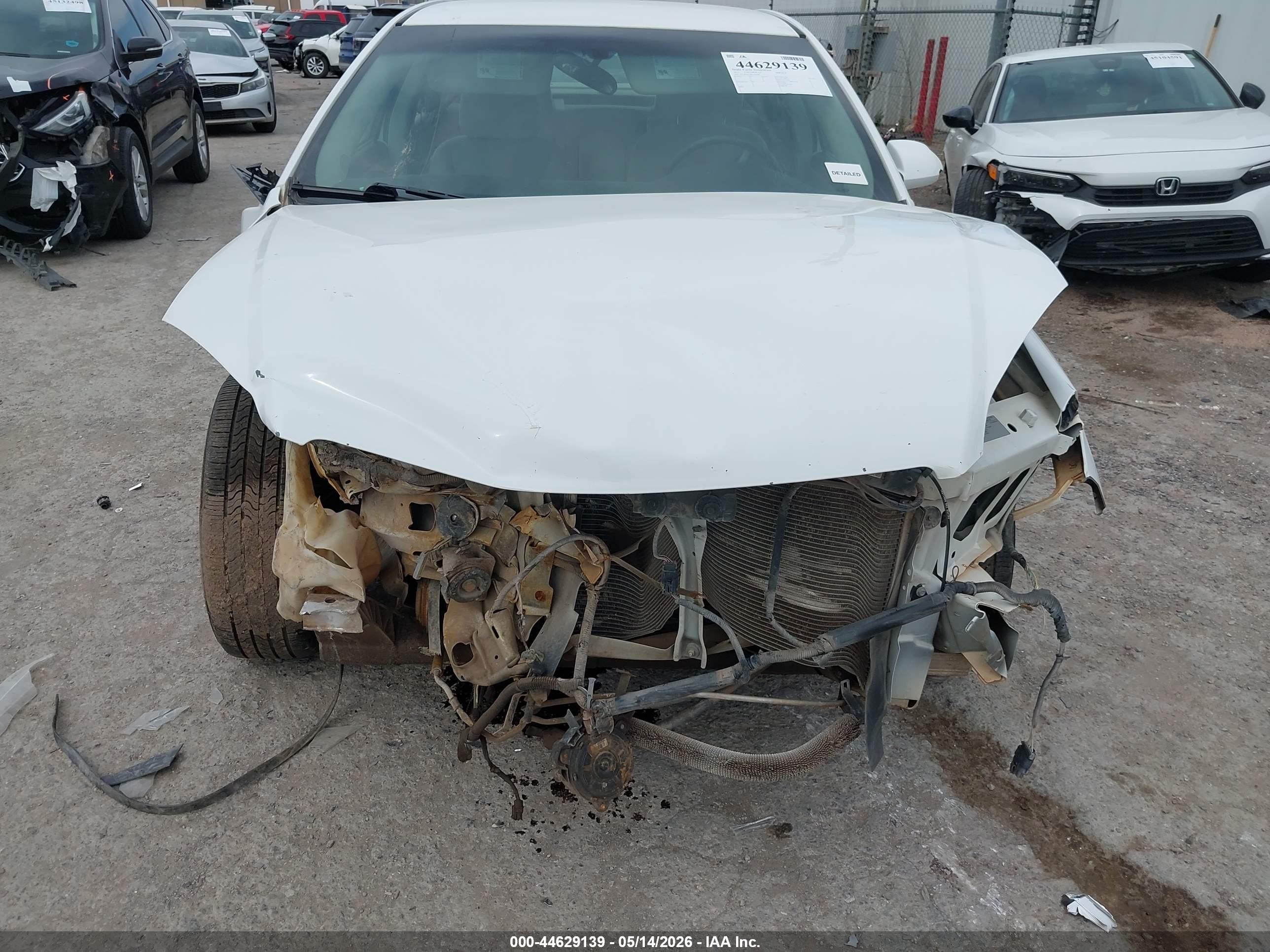2012 Chevrolet Impala Lt White vin: 2G1WG5E38C1301882
